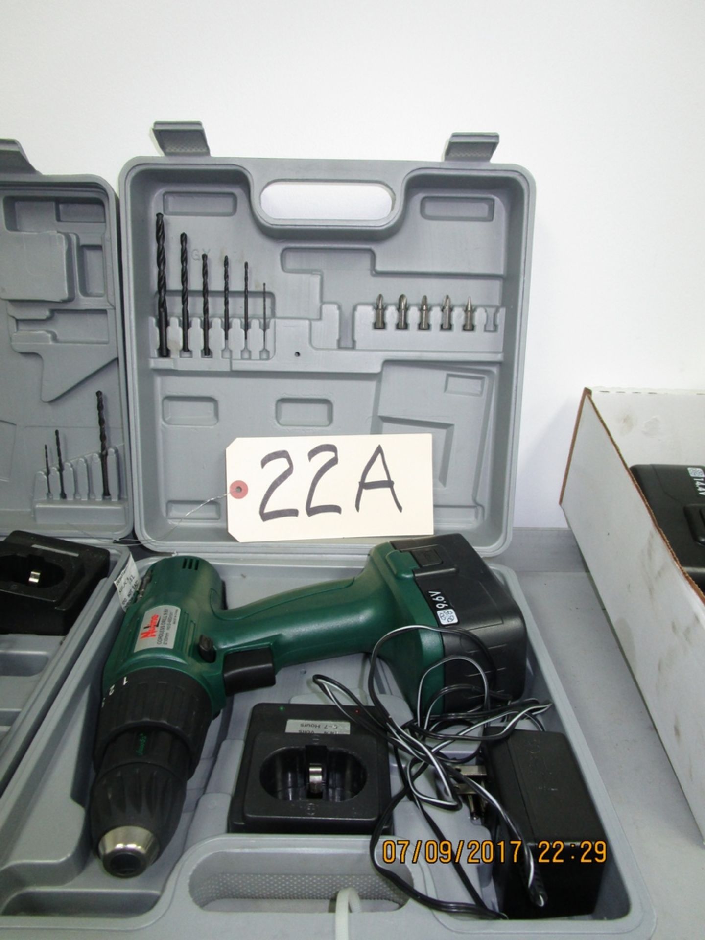 9.6 V CORDLESS DRILL DRIVER KIT WITH CHARGER, CASE