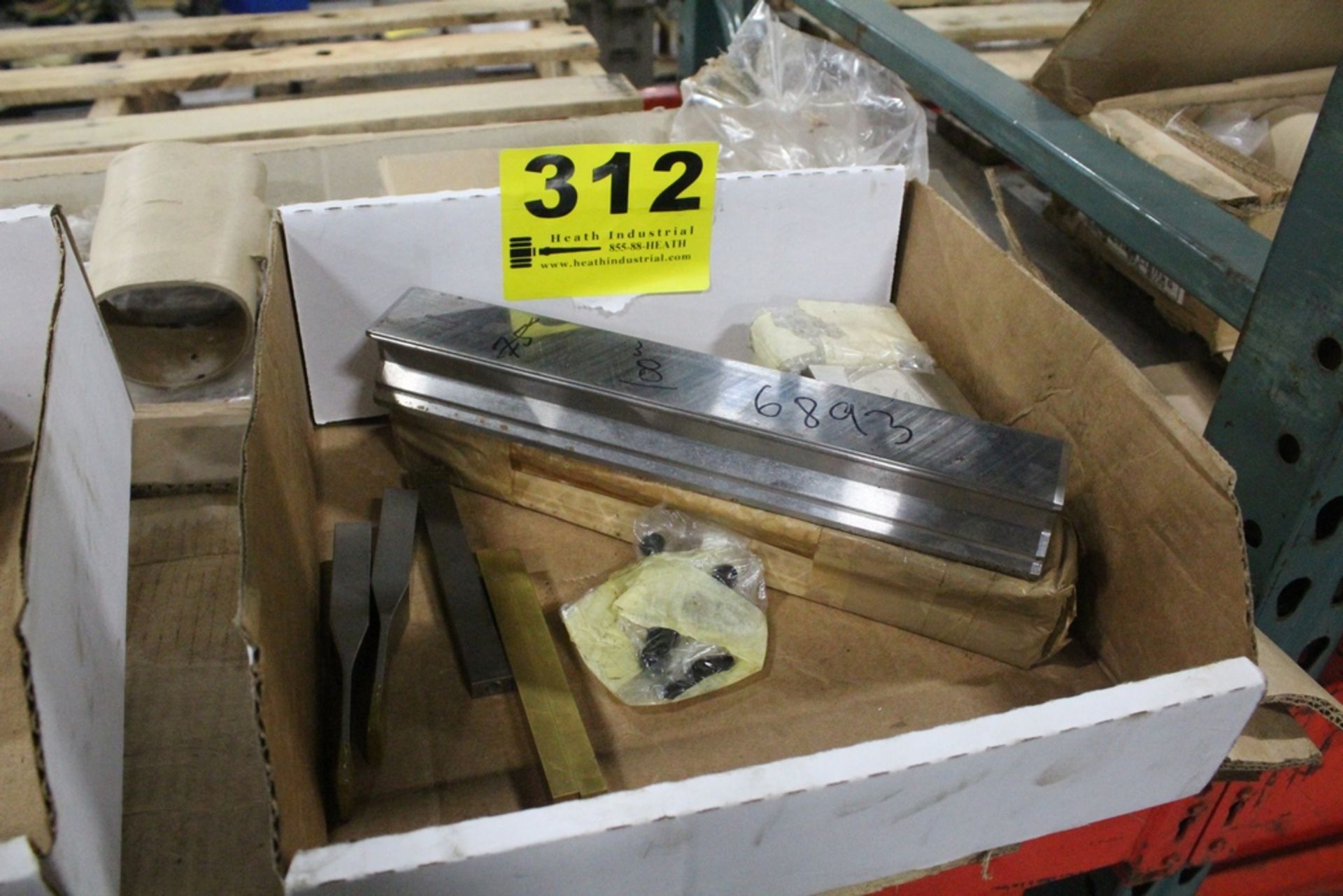 LOT: ASSORTED LINEAR RAIL IN BOX