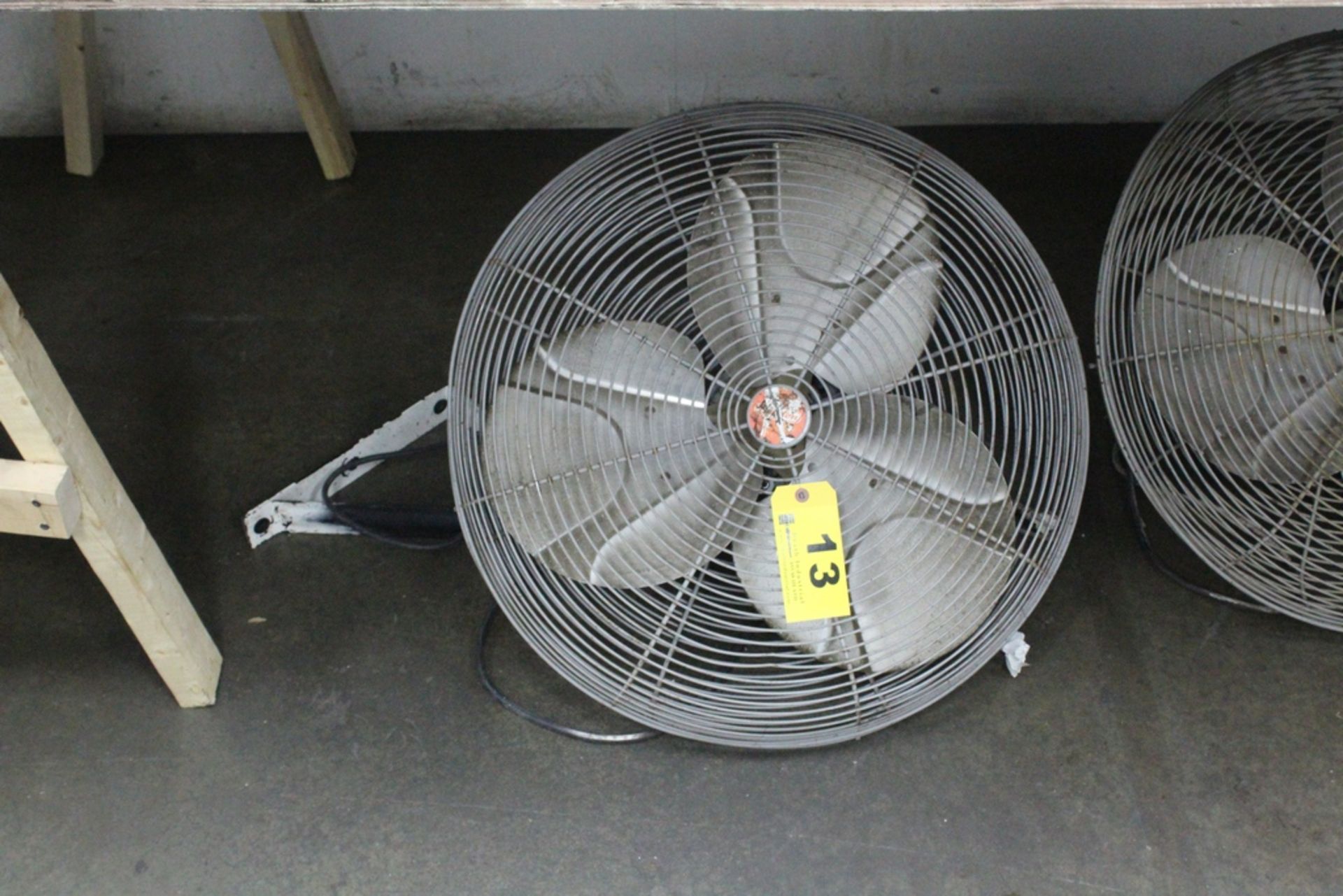 DAYTON 24" WALL MOUNT ELECTRIC FAN