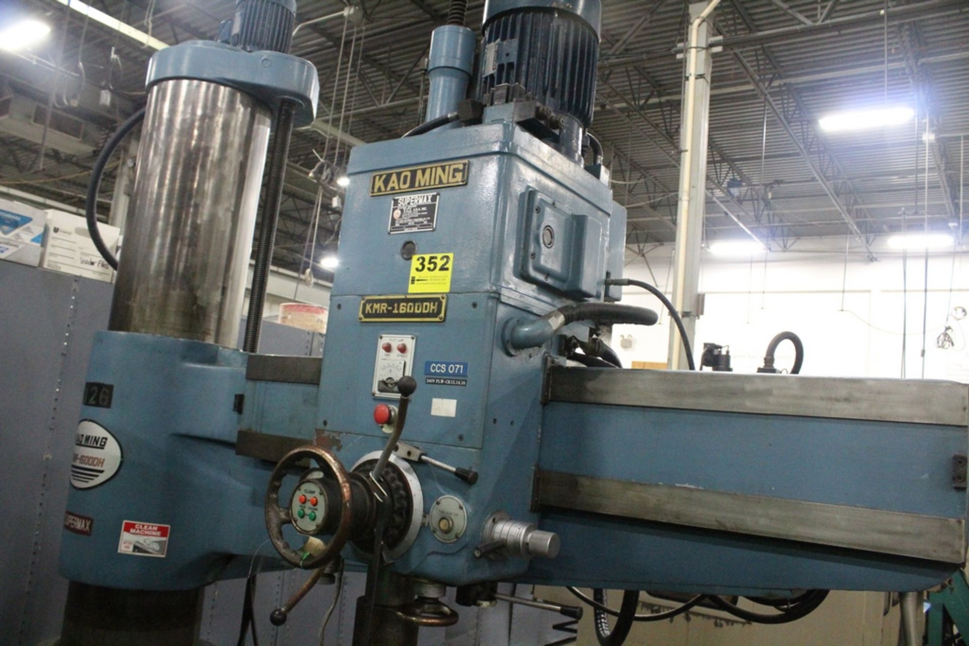 KAO MING MODEL KMR-1600DH SUPERMAX RADIAL ARM DRILL, 5' X 16" COLUMN, S/N 1888 (SHIPPING WEIGHT 10, - Bild 2 aus 6