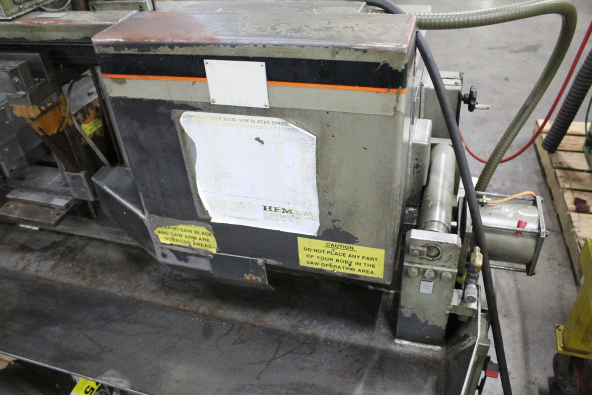 HEM MODEL H90A 12" X 12" AUTOMATIC HORIZONTAL BAND SAW SN: 552197, POWER CLAMPING , POWER FEED, 12" - Image 4 of 6