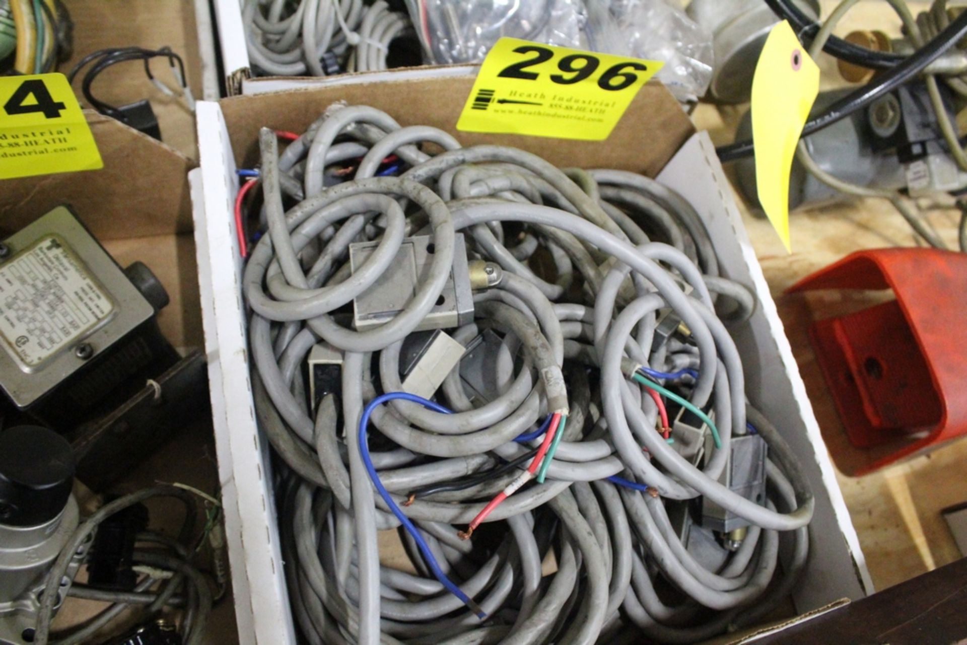 LOT: LARGE QTY OF LIMIT SWITCHES IN BOX