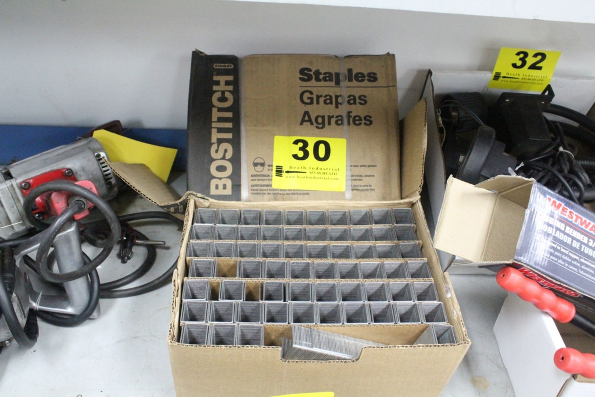 LOT: BOSTITCH 16S2-25 STAPLES IN (2) BOXES
