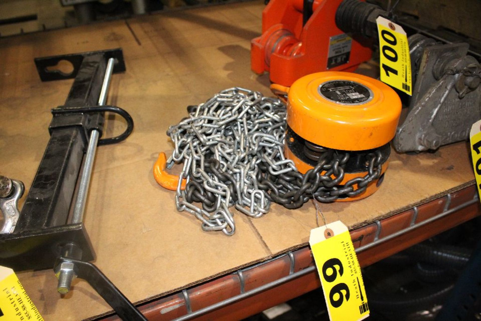 CENTRAL MACHINERY 1-TON CHAIN HOIST