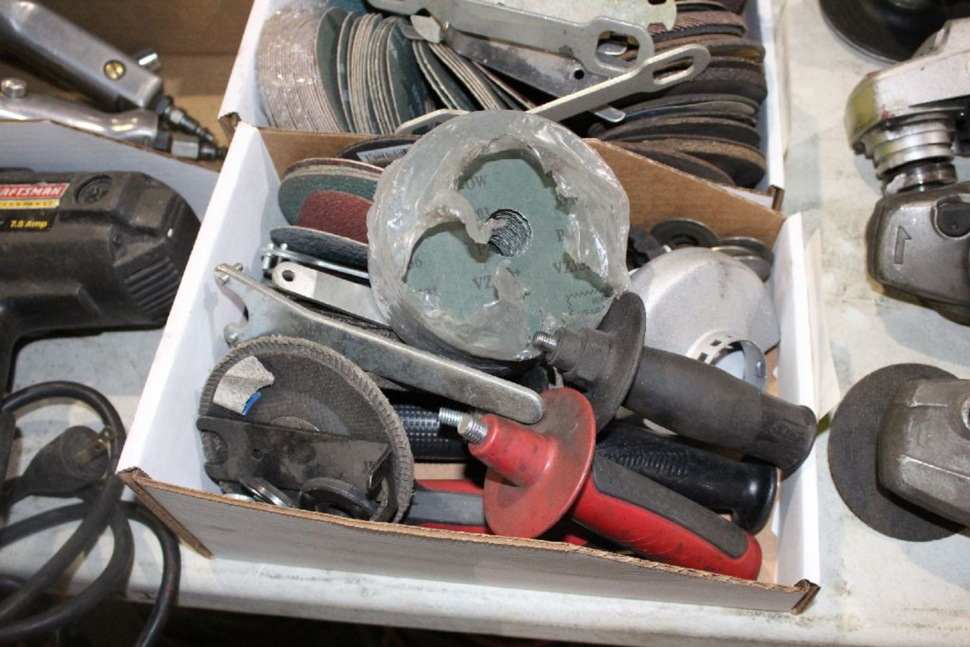 ASSORTED ABRASIVE DISCS AND GRINDER ACCESSORIES IN BOX