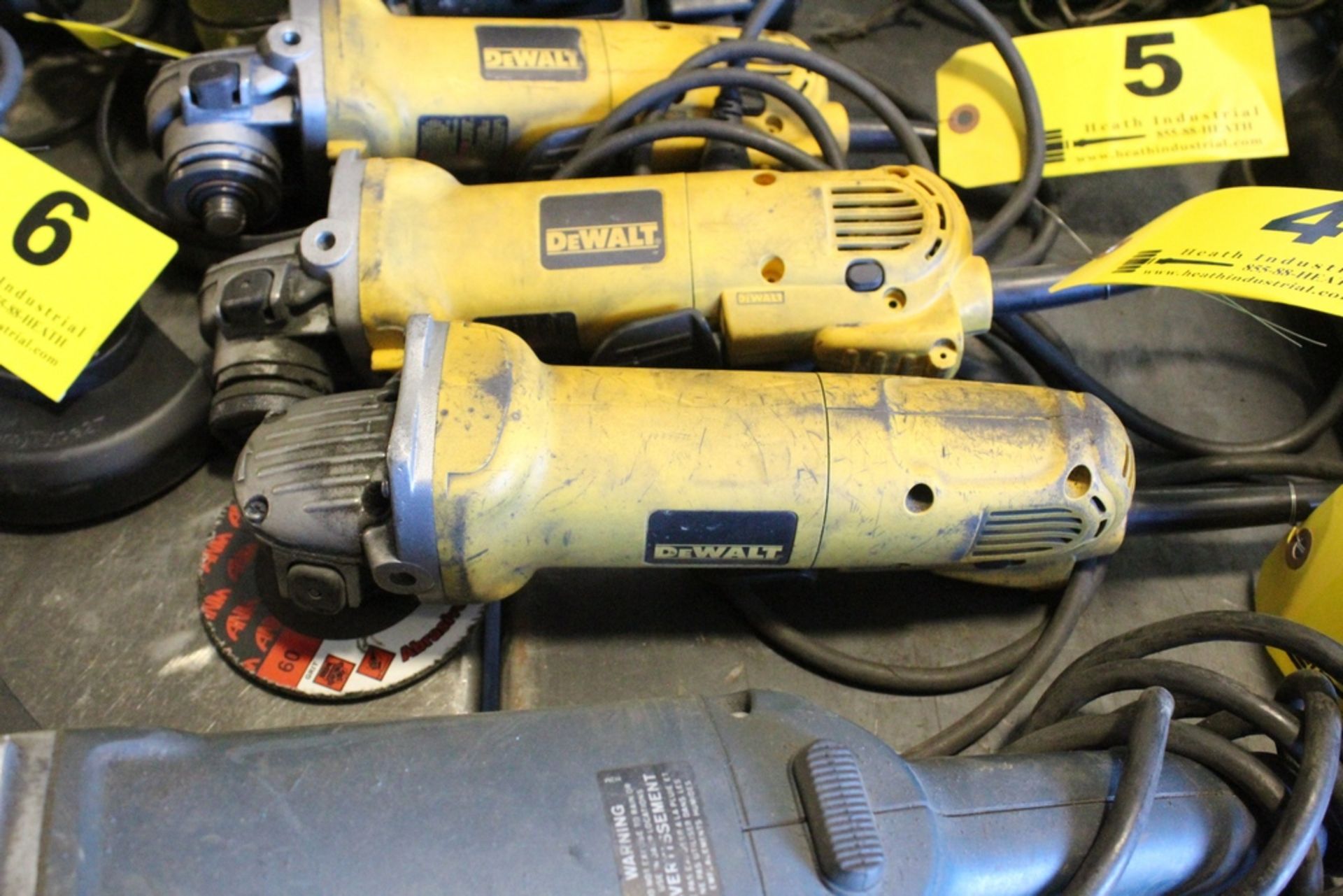 DEWALT MODEL D28402 4-1/2" RIGHT ANGLE SANDER/GRINDER