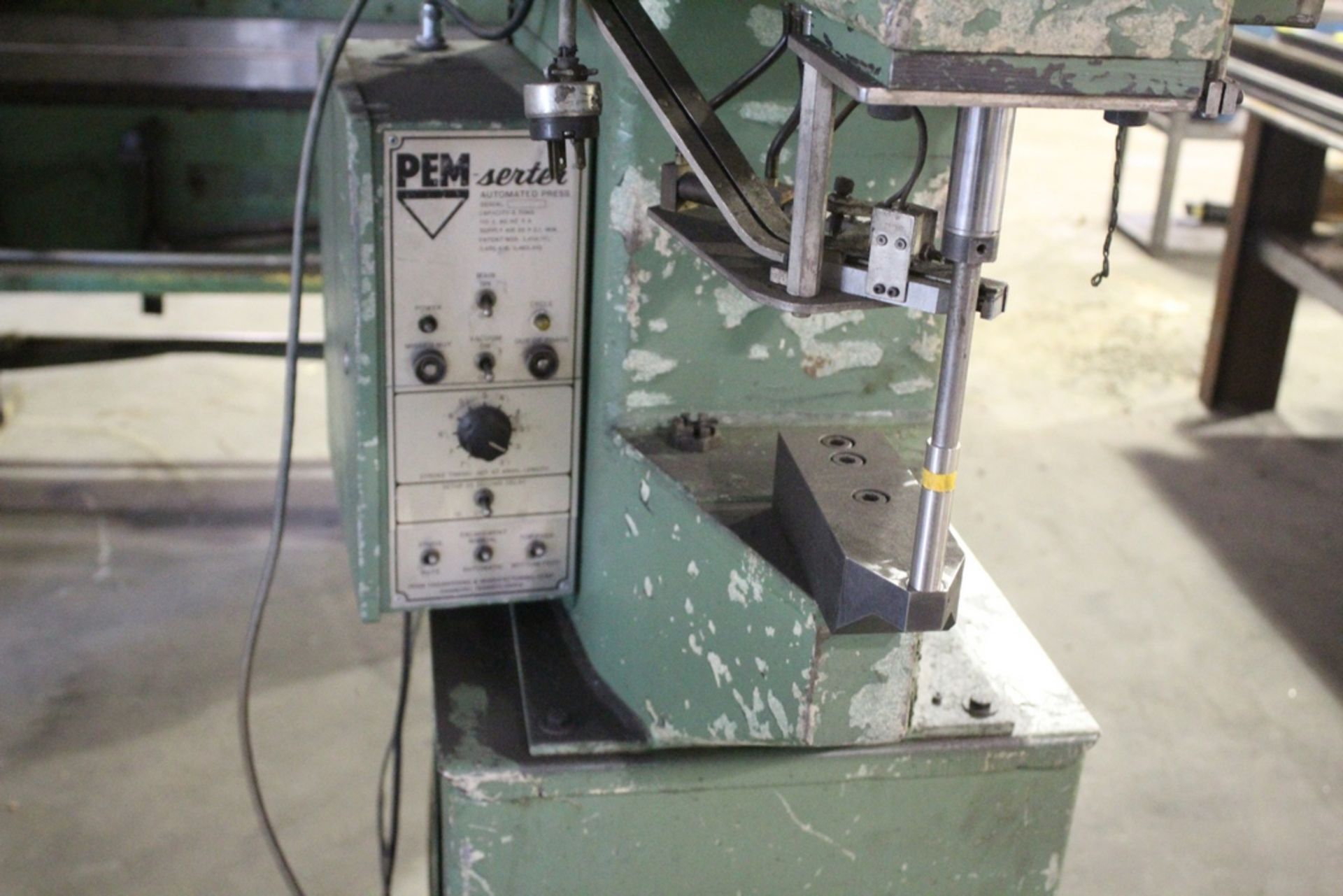 PEM-SERTER 5 TON AUTO PRESS, S/N B3-217, WITH VIBRATORY BOWL FEED - Image 4 of 5