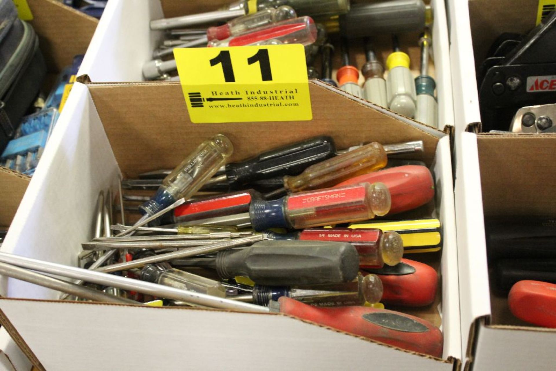 ASSORTED SCREWDRIVERS IN BOX