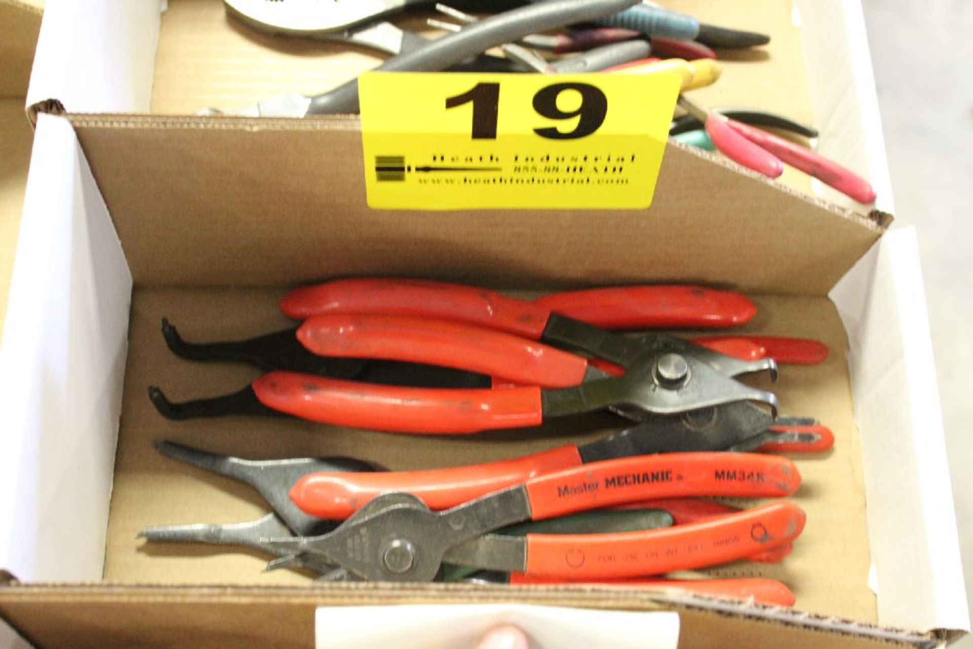 (7) RING PLIERS IN BOX