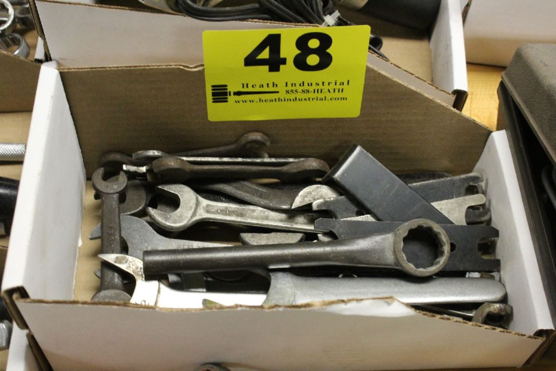 ASSORTED COMBINATION WRENCHES IN BOX