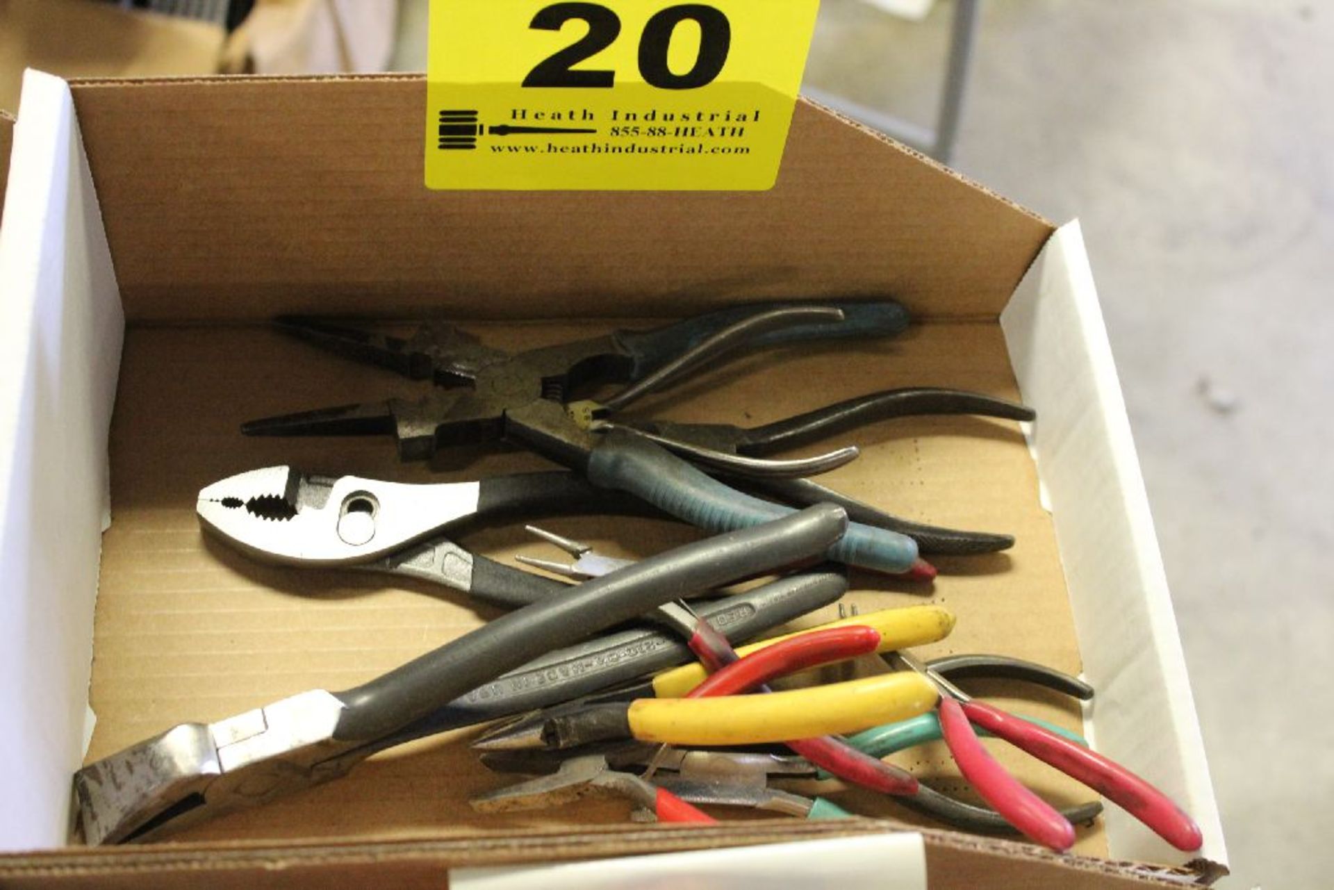 ASSORTED PLIERS IN BOX