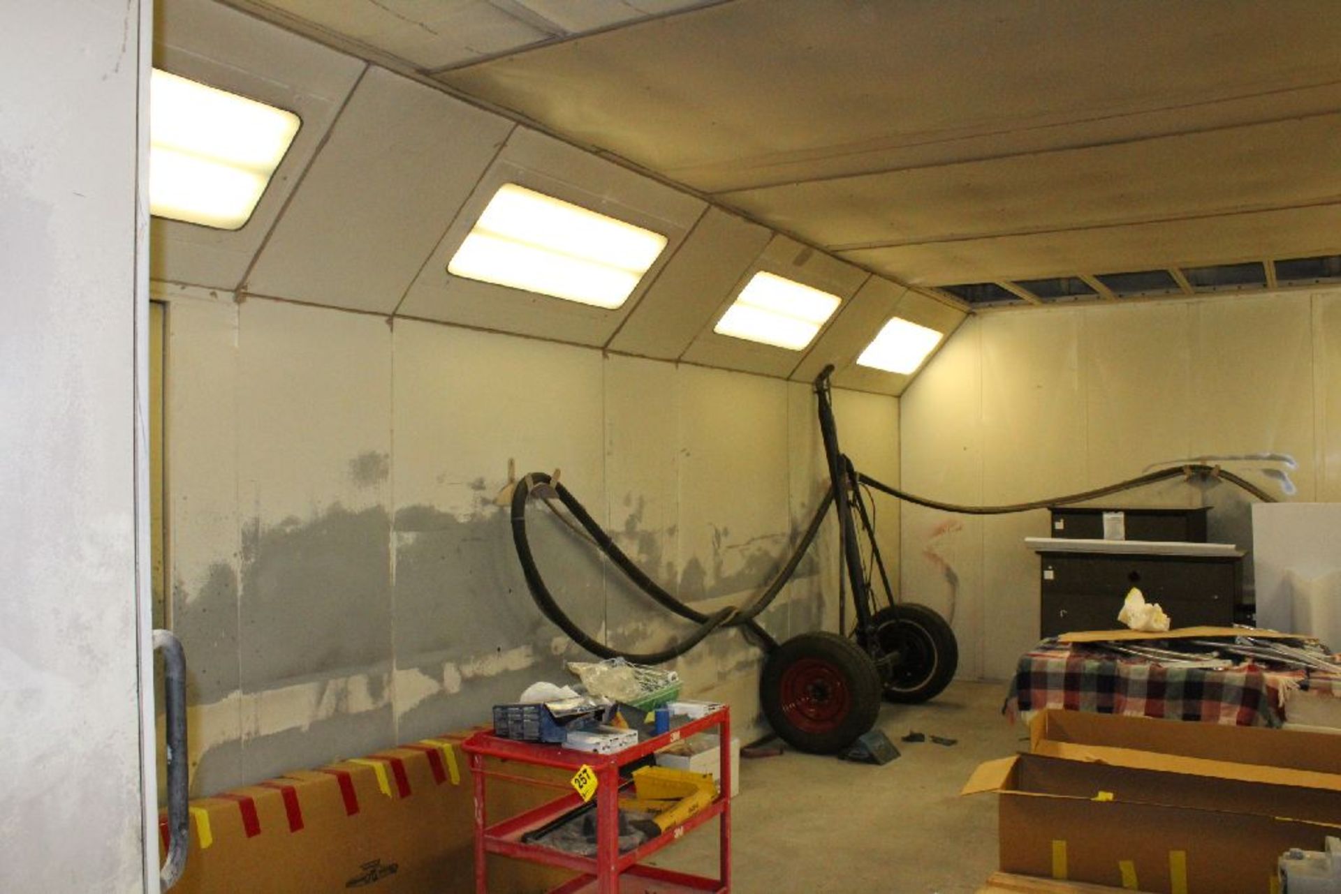 DRIVE IN PAINT BOOTH WITH INTEGRATED LIGHTING & FILTER - Image 2 of 5