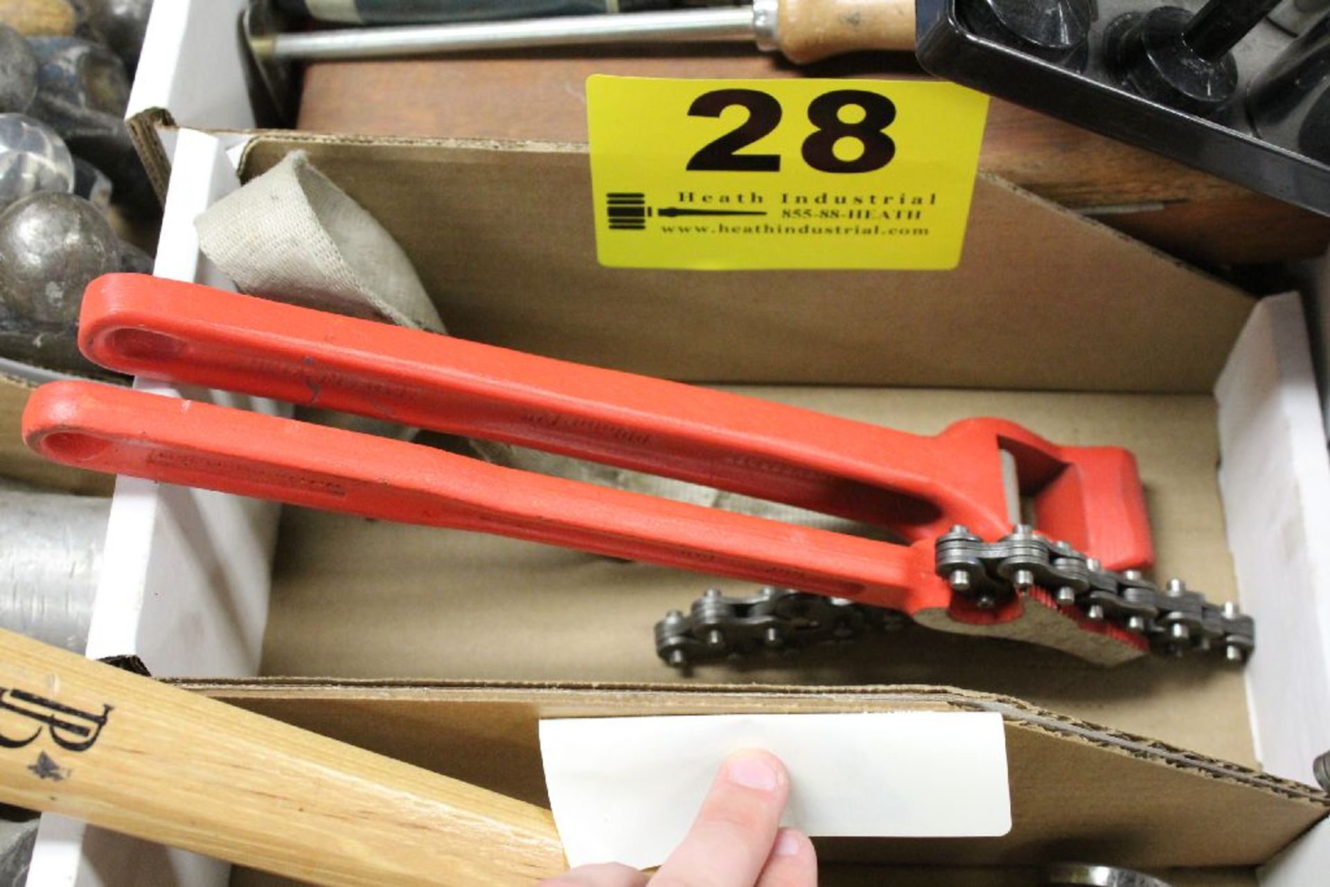 CHAIN PIPE WRENCH IN BOX