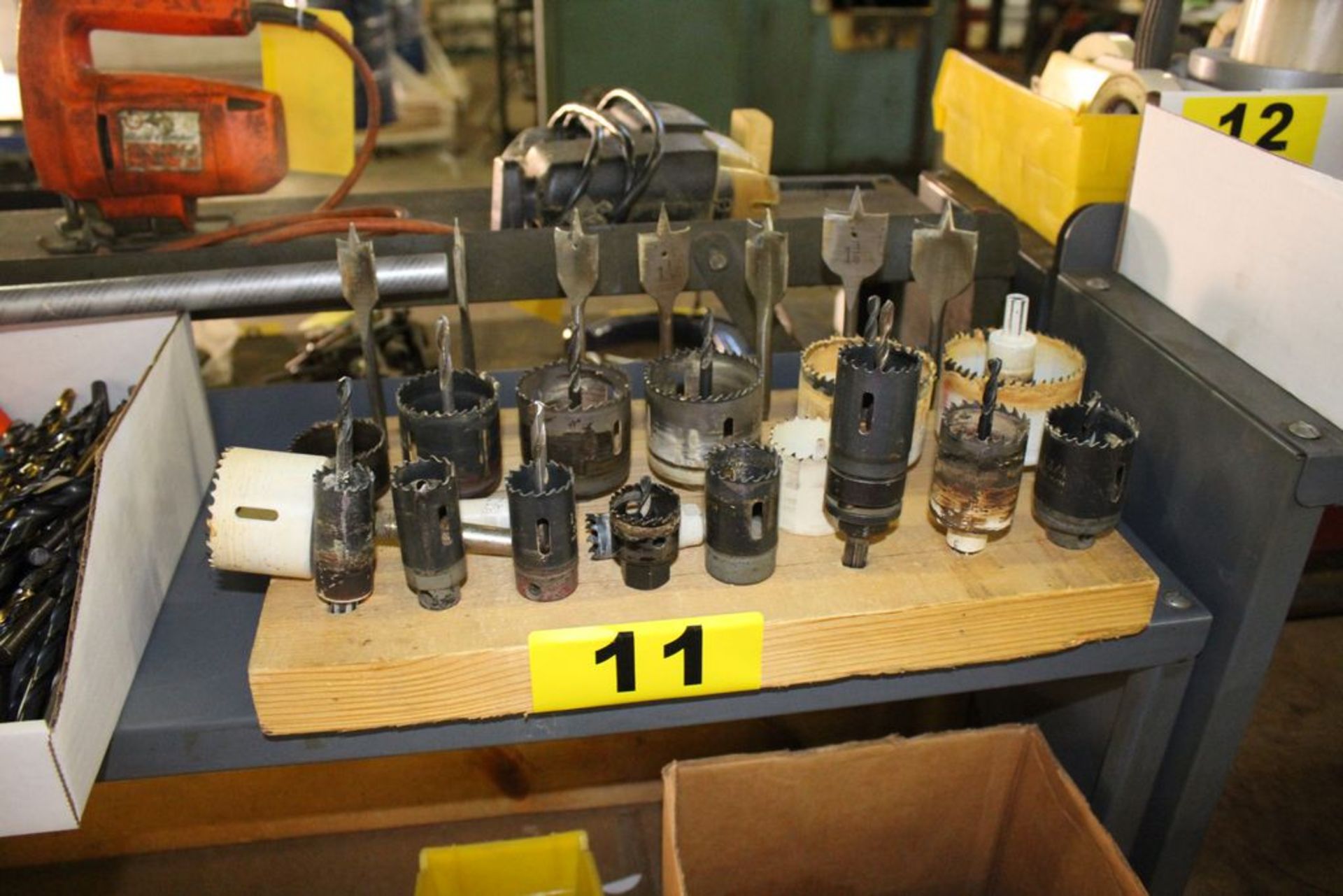 ASSORTED HOLE SAWS AND BORING BITS IN RACK