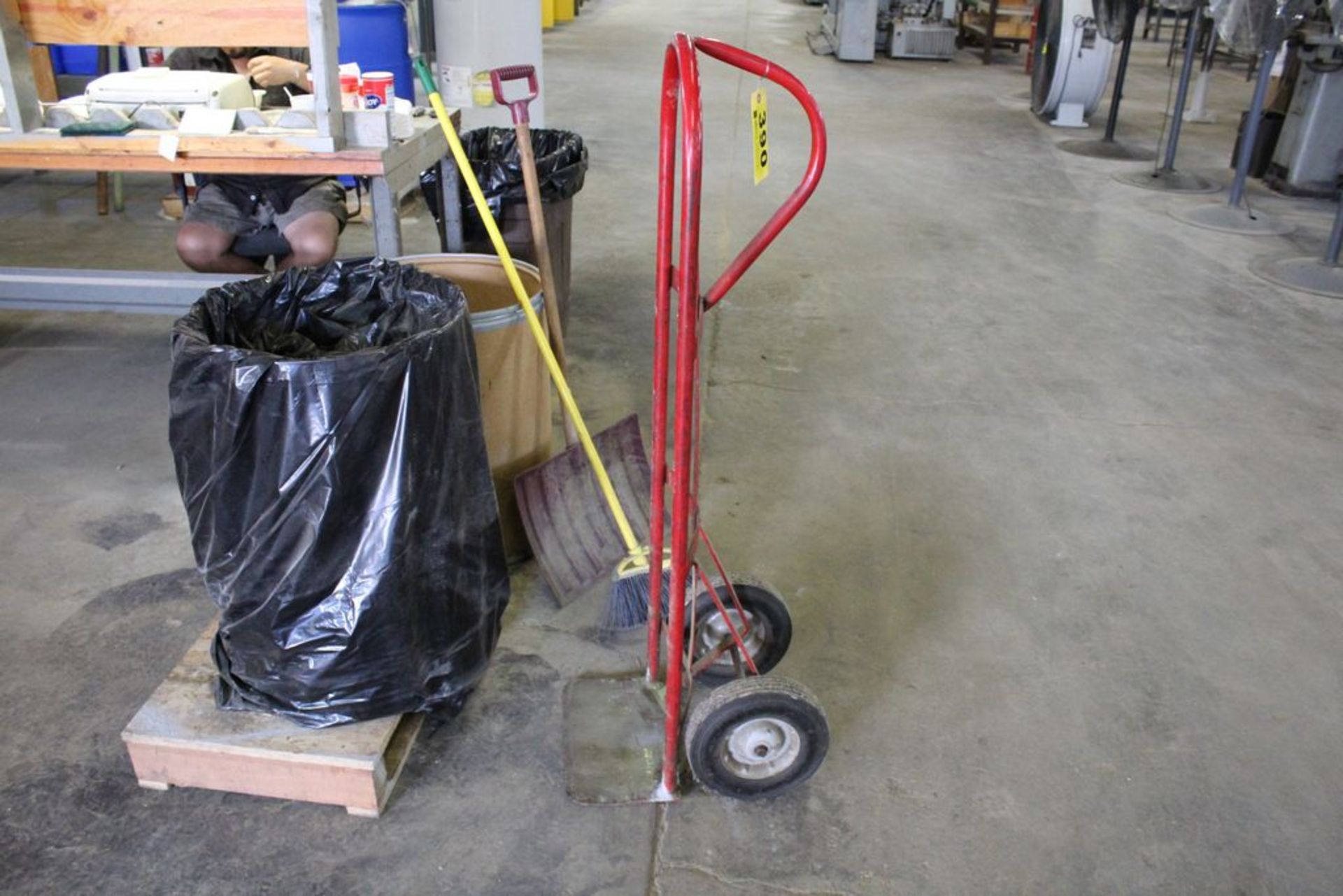 TW0 WHEEL HAND TRUCK