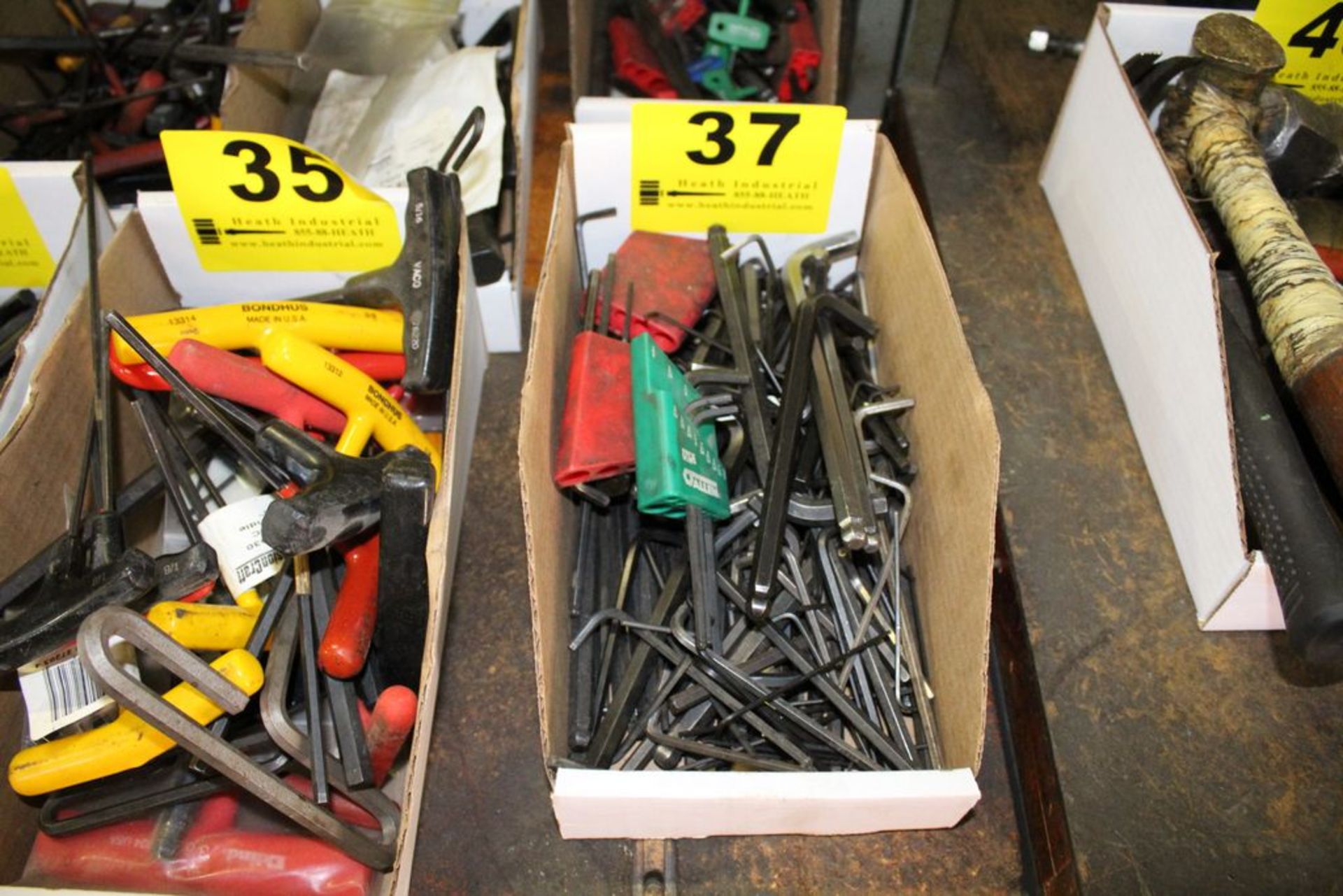 ALLEN WRENCHES IN BOX