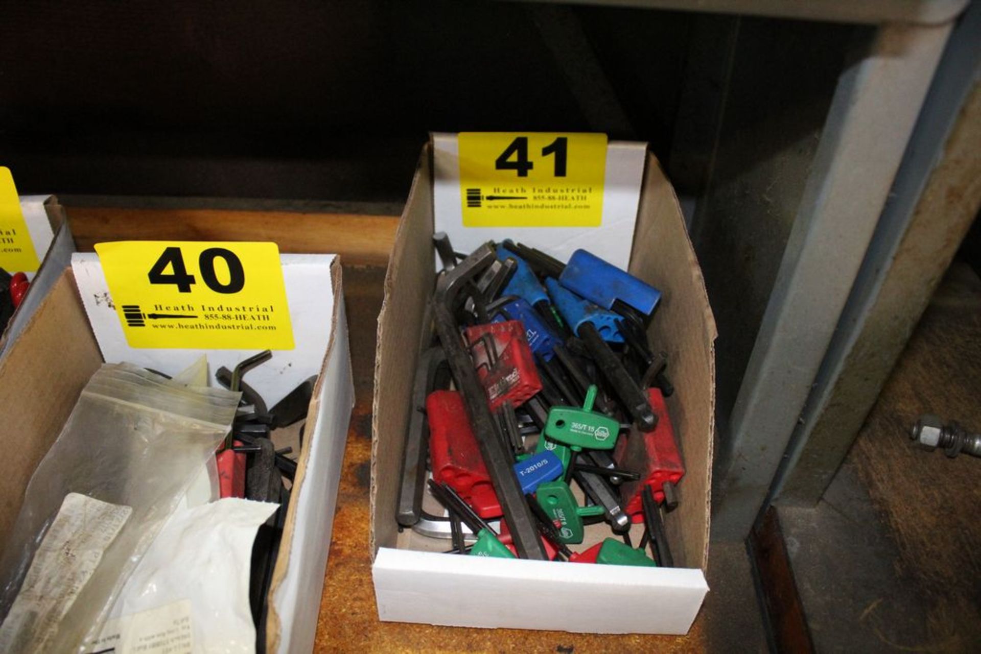 ALLEN WRENCHES IN BOX