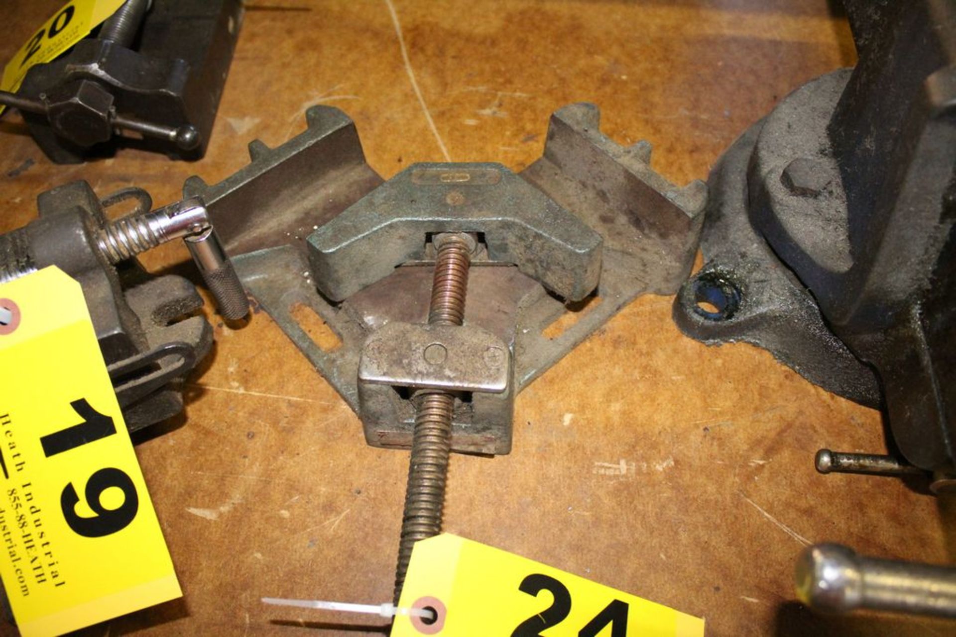 RIGHT ANGLE VISE