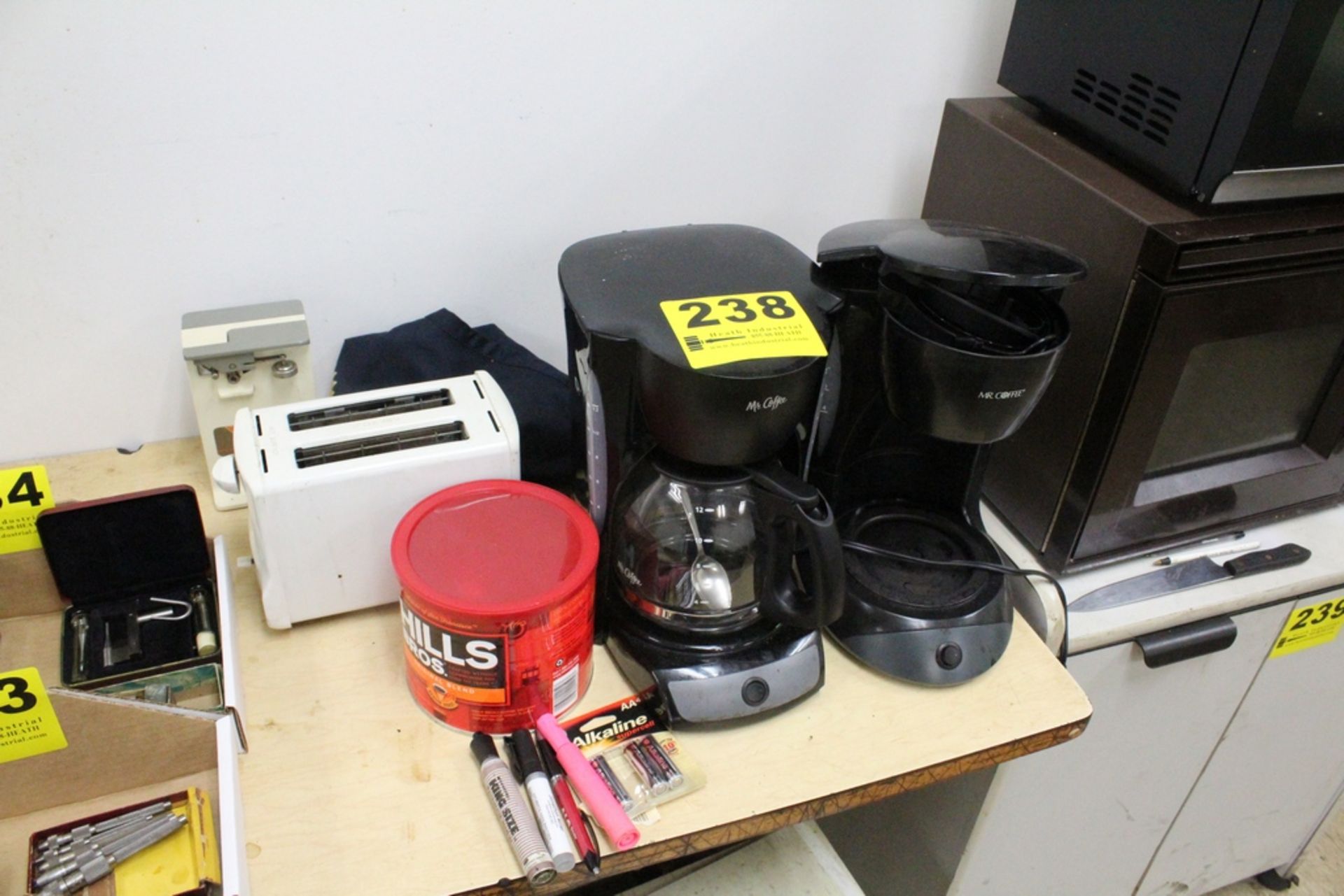 (2) MR COFFEE COFFEE MAKERS, TOASTER, CAN OPENER