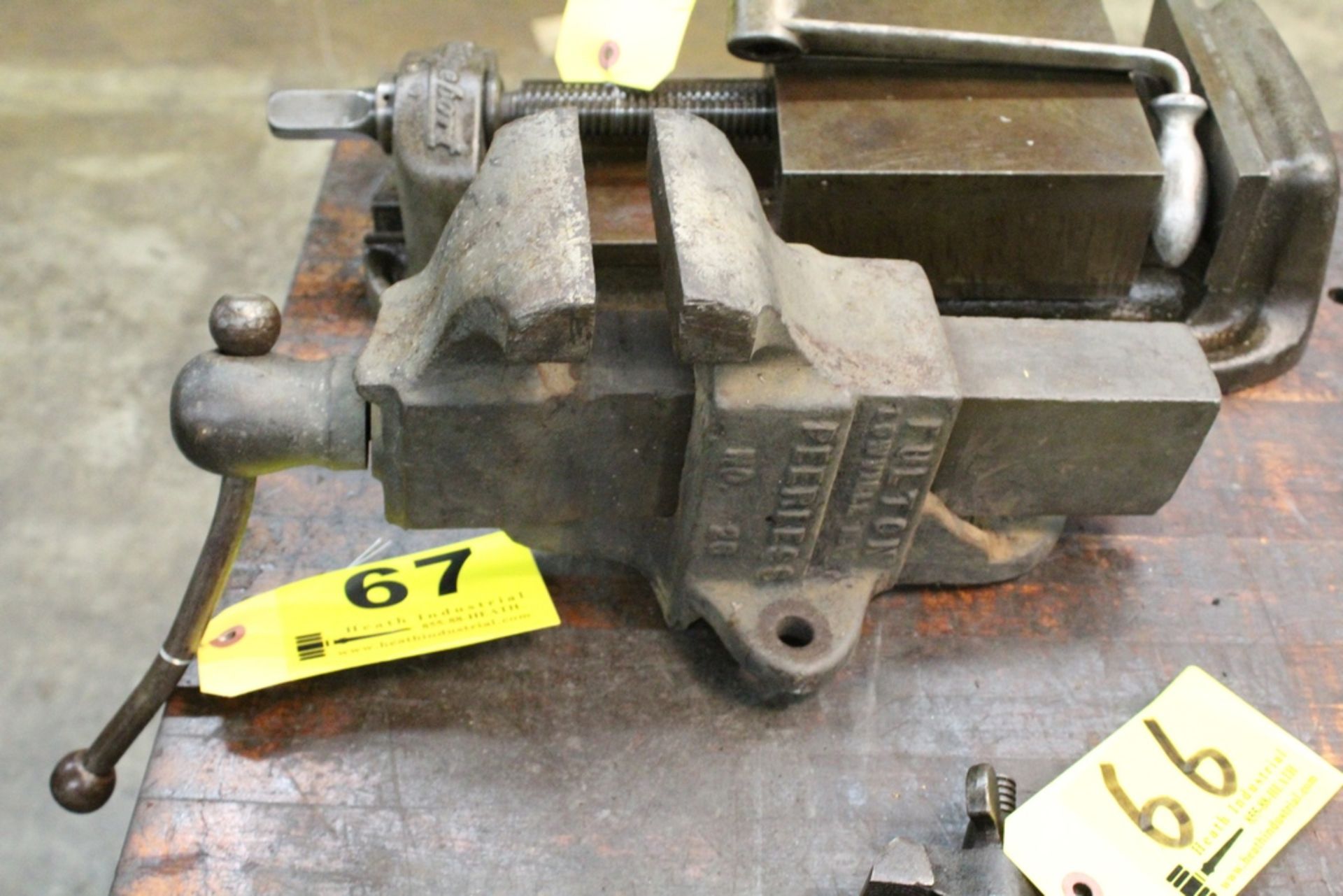 FULTON PEERLESS NO. 26 4" VISE