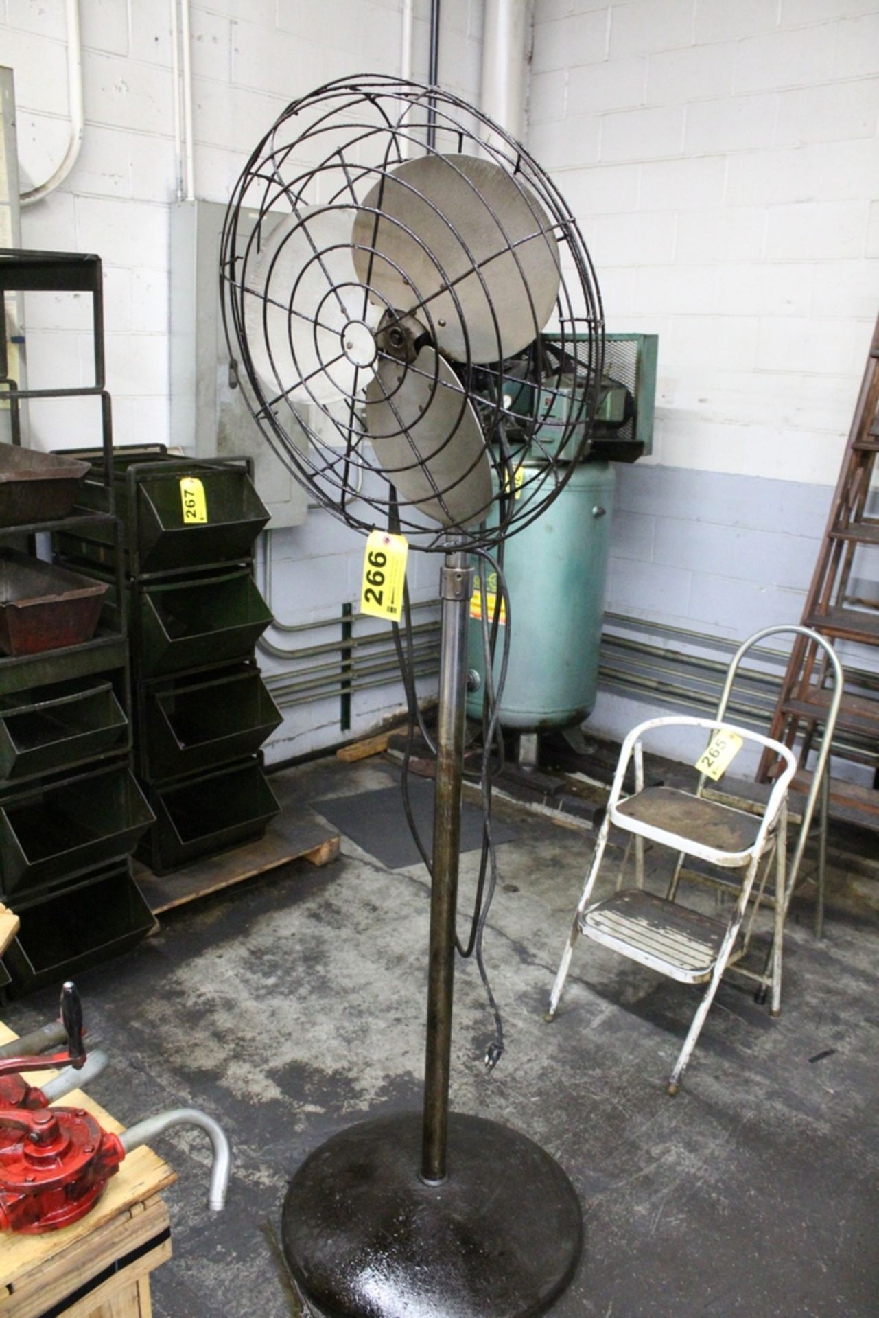 24" PEDESTAL FAN