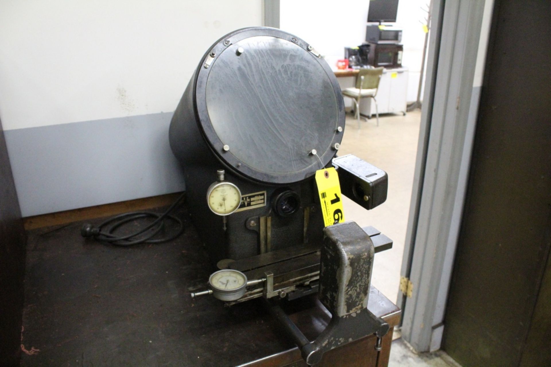 MICRO-VU MODEL 33 OPTICAL COMPARATOR