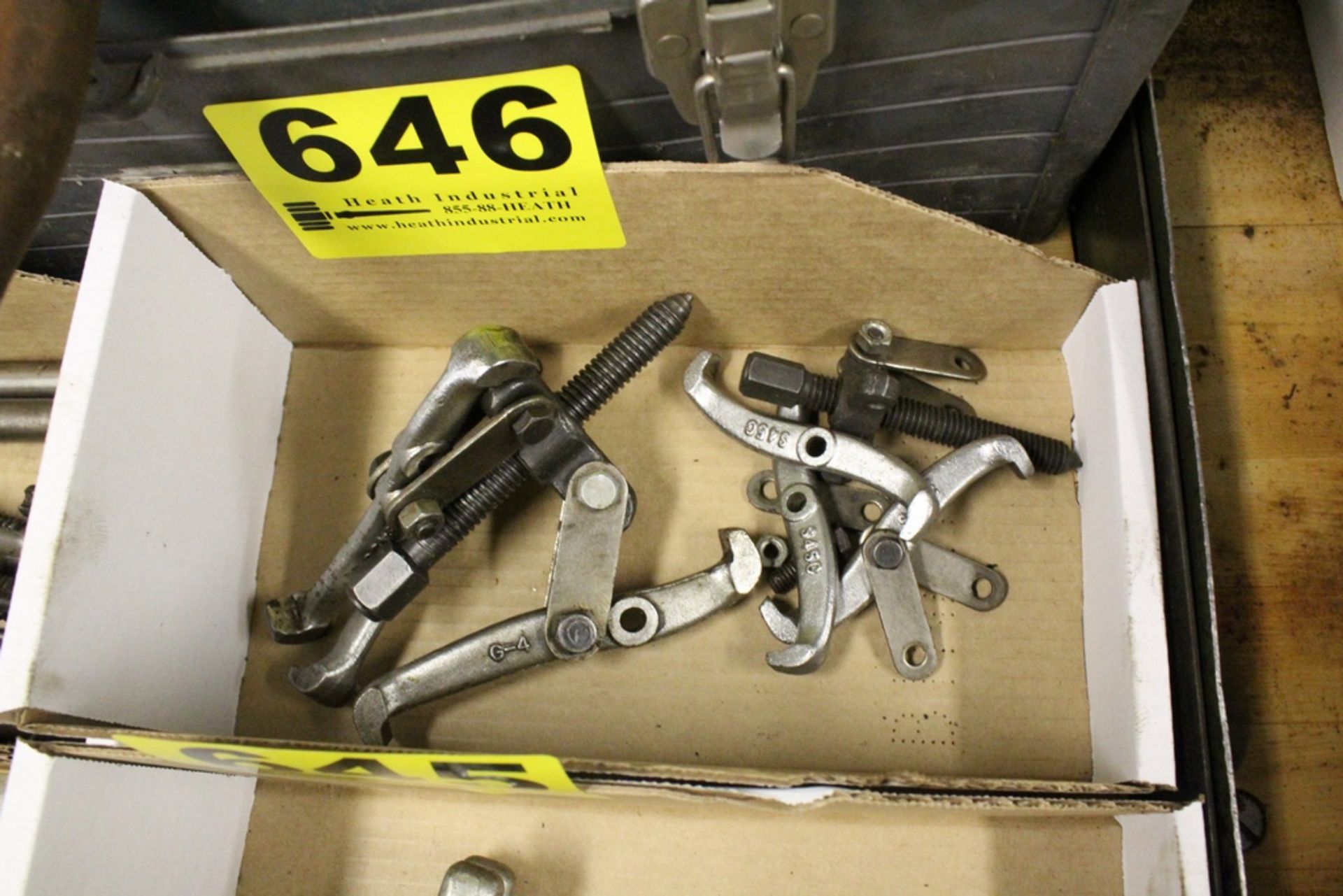 ASSORTED GEAR PULLERS IN BOX