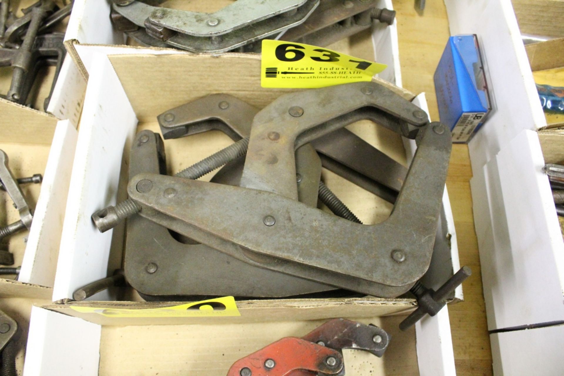 (3) KANT-TWIST CLAMPS IN BOX