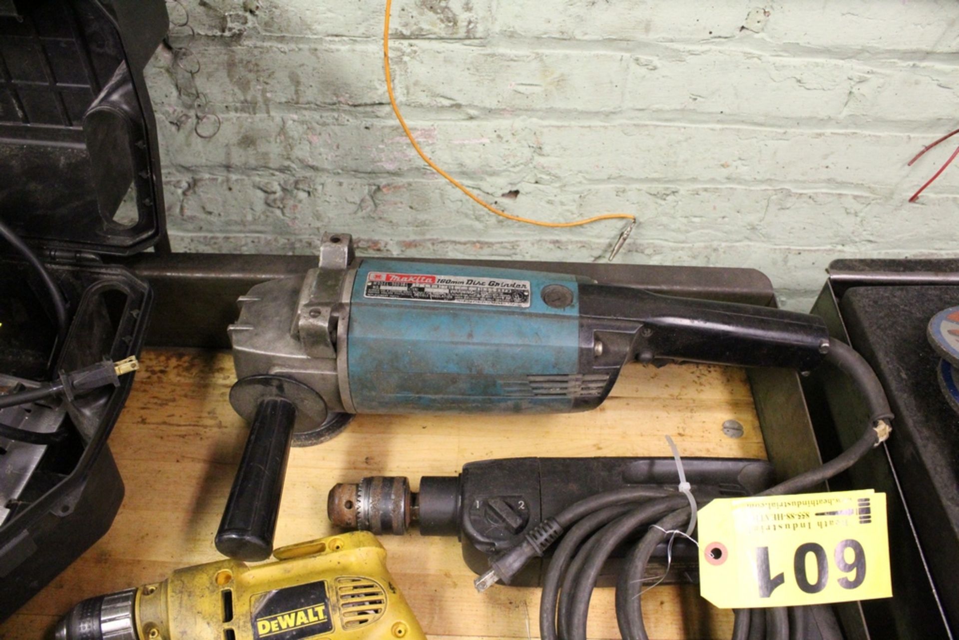 MAKITA MODEL 9607BL 1800MM RIGHT ANGLE GRINDER