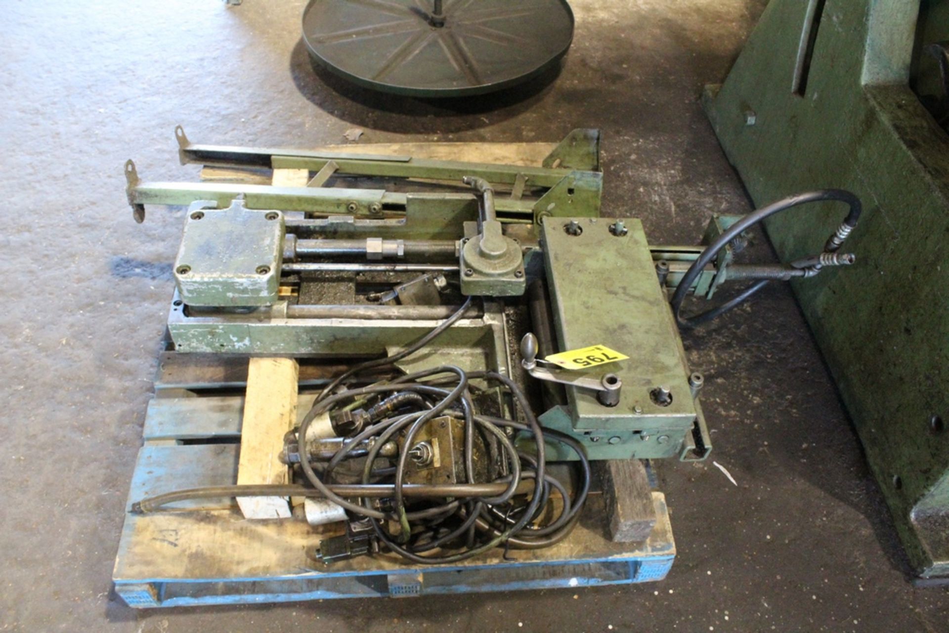 PRESS FEED AND STRAIGHTENER