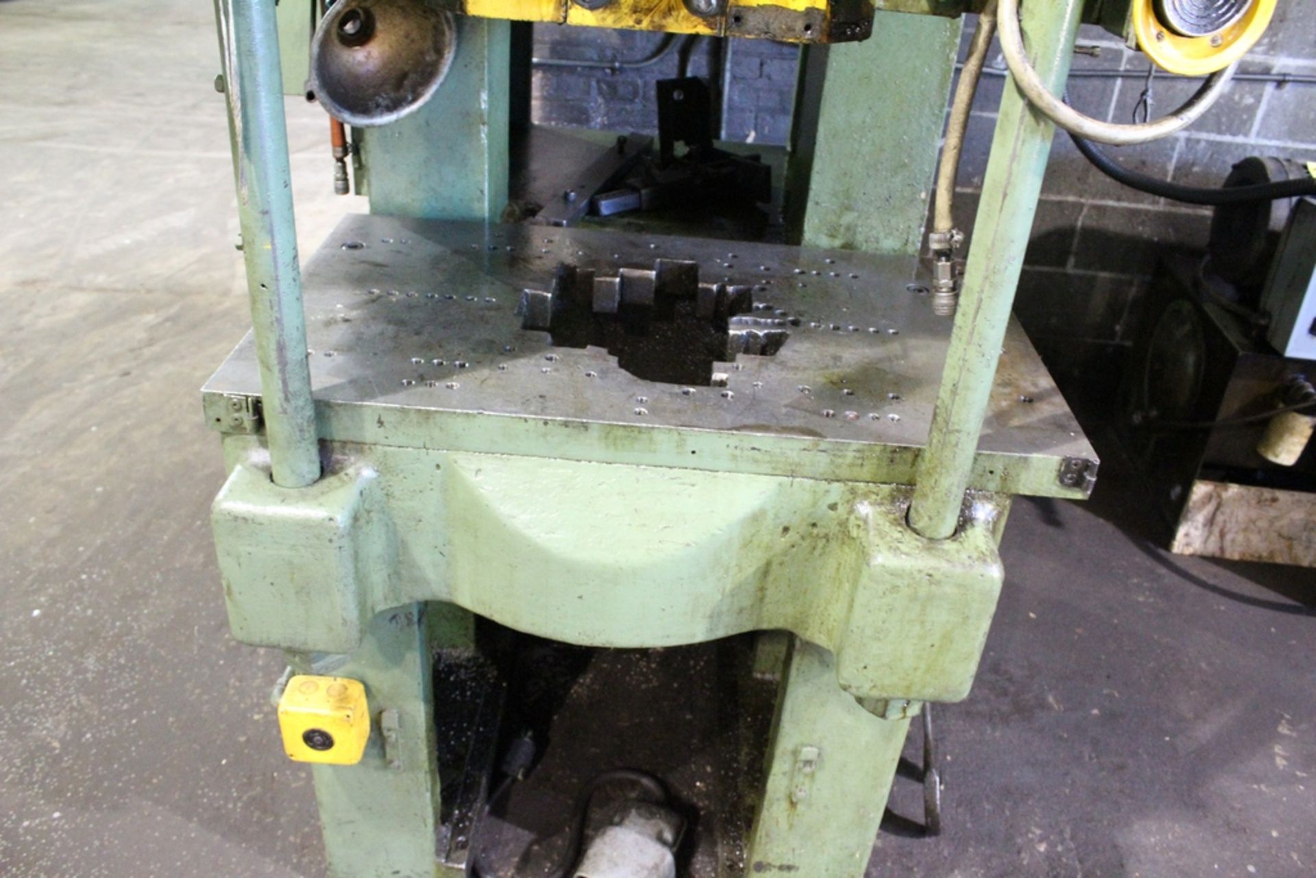MINSTER 75 TON APPROX. NO. 70 GAP PRESS, S/N 7-4173, 6” STROKE, 22”X38”X2” BOLSTER, AIR CLUTCH, - Image 5 of 6