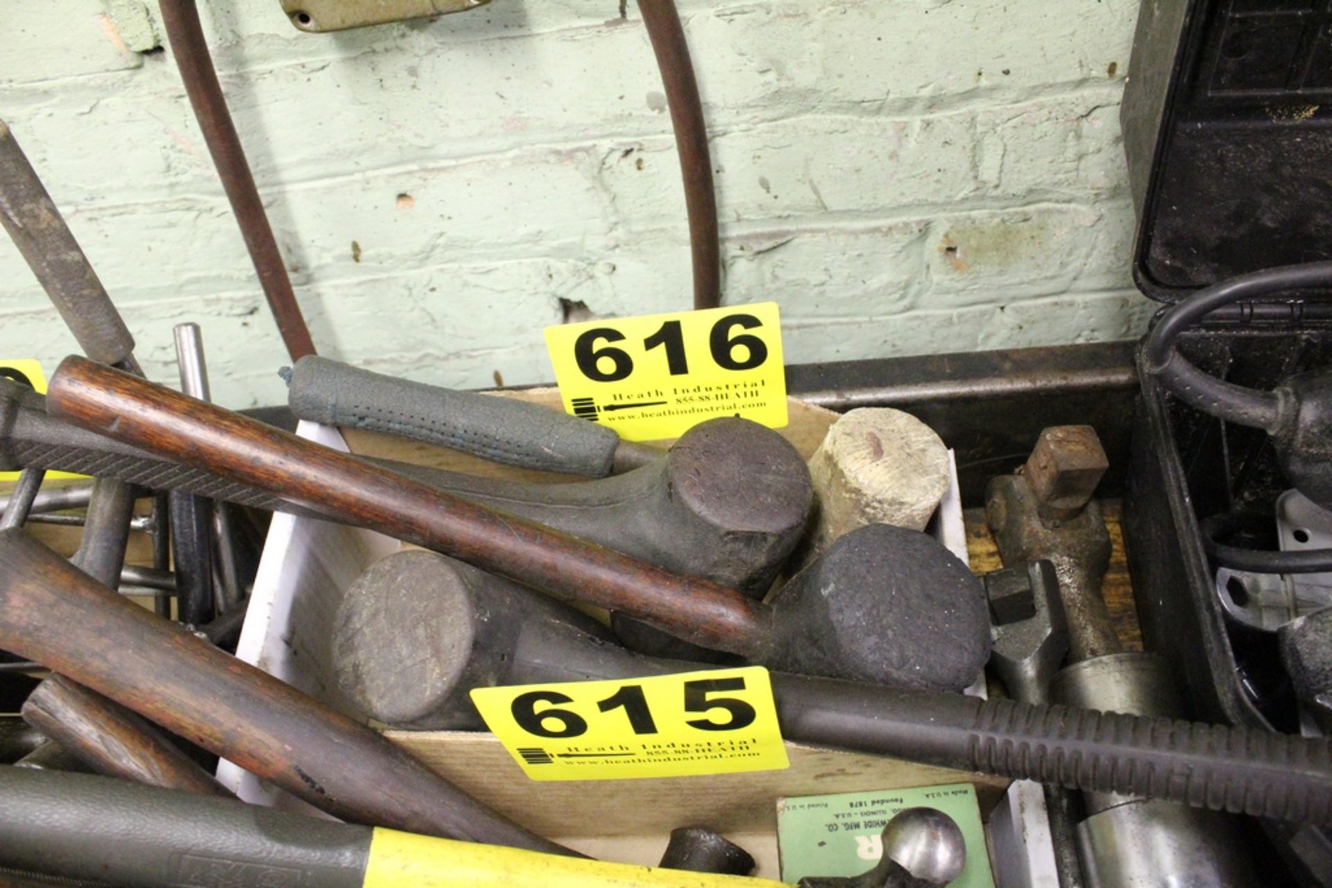 ASSORTED RUBBER MALLETS IN BOX