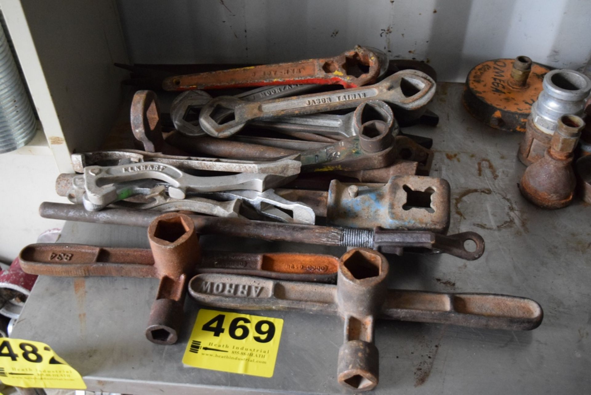ASSORTED SIZED WATER PIPE WRENCHES