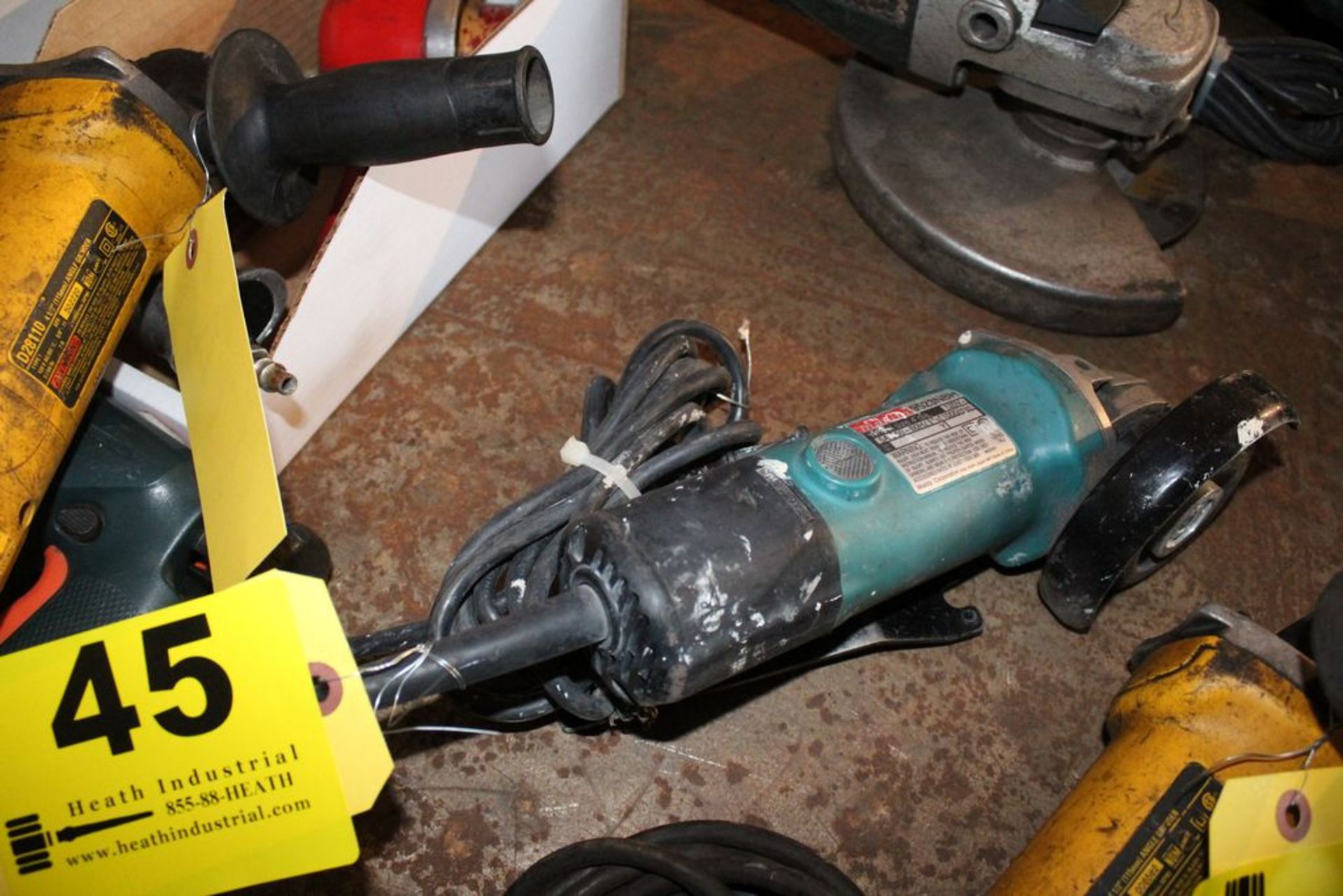 MAKITA MODEL 9523NBH RIGHT ANGLE GRINDER