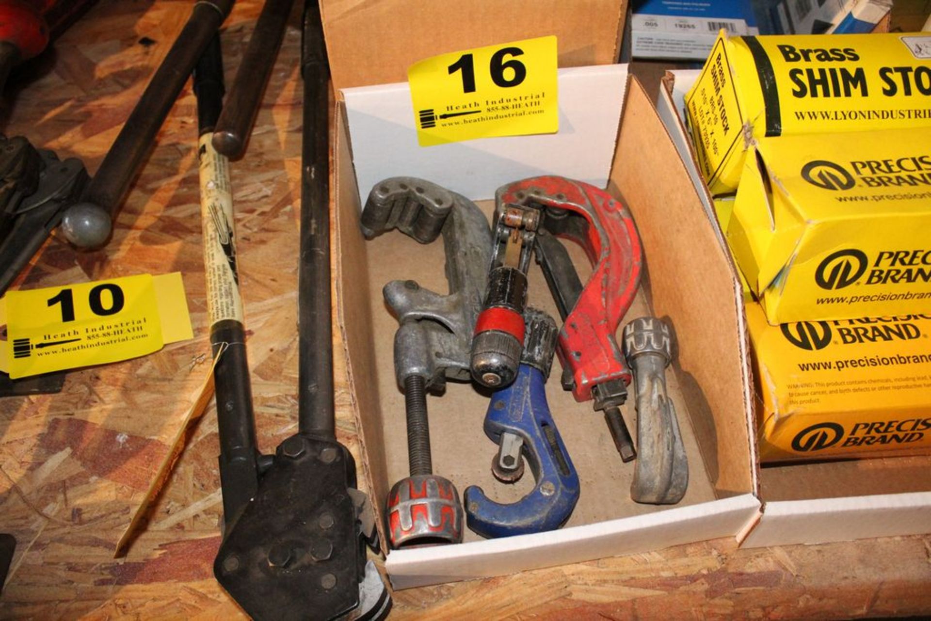 PIPE AND TUBE CUTTERS IN BOX