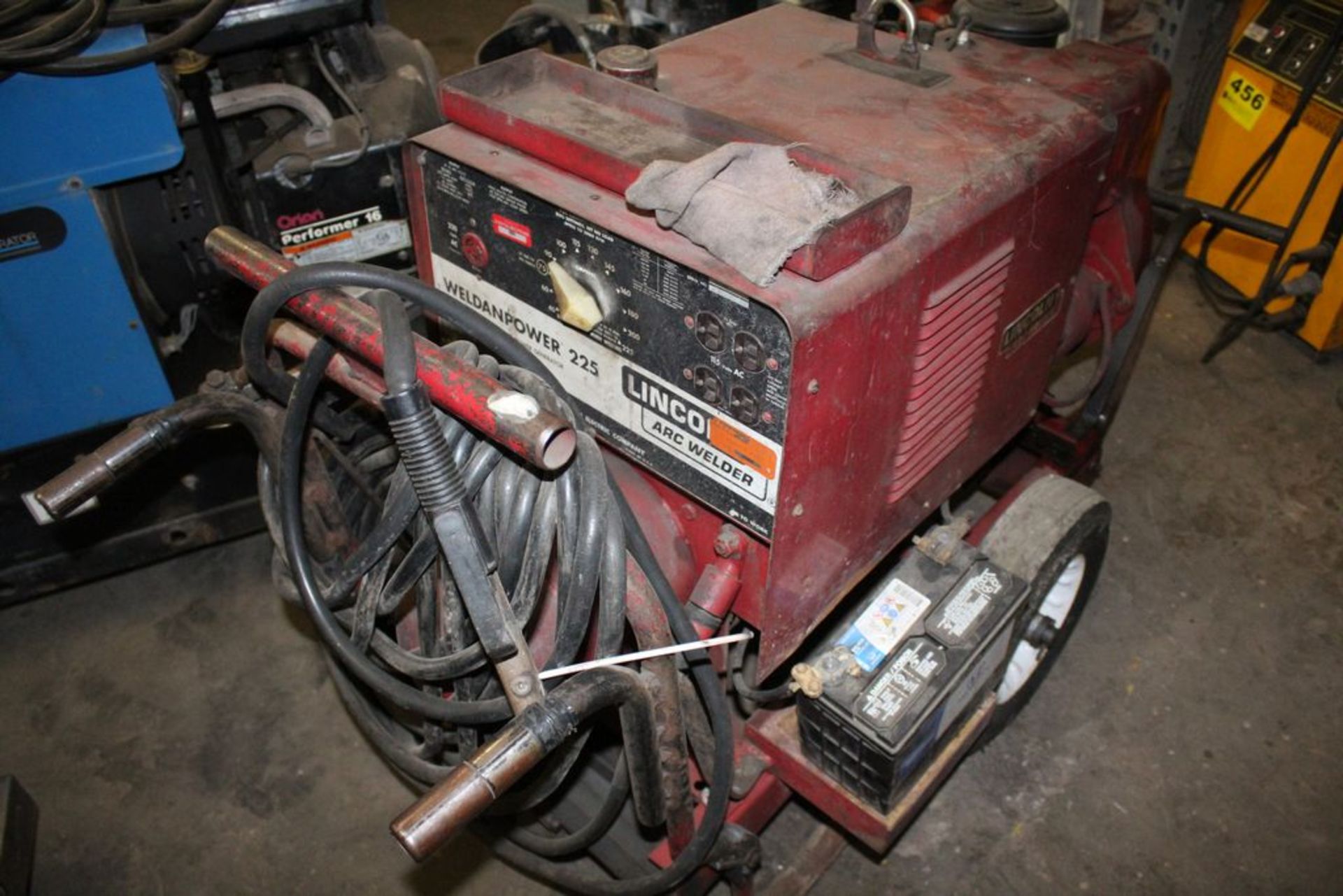 LINCOLN ARC WELDER, MODEL THD, SPEC. NO. 207890, S/N 5057471