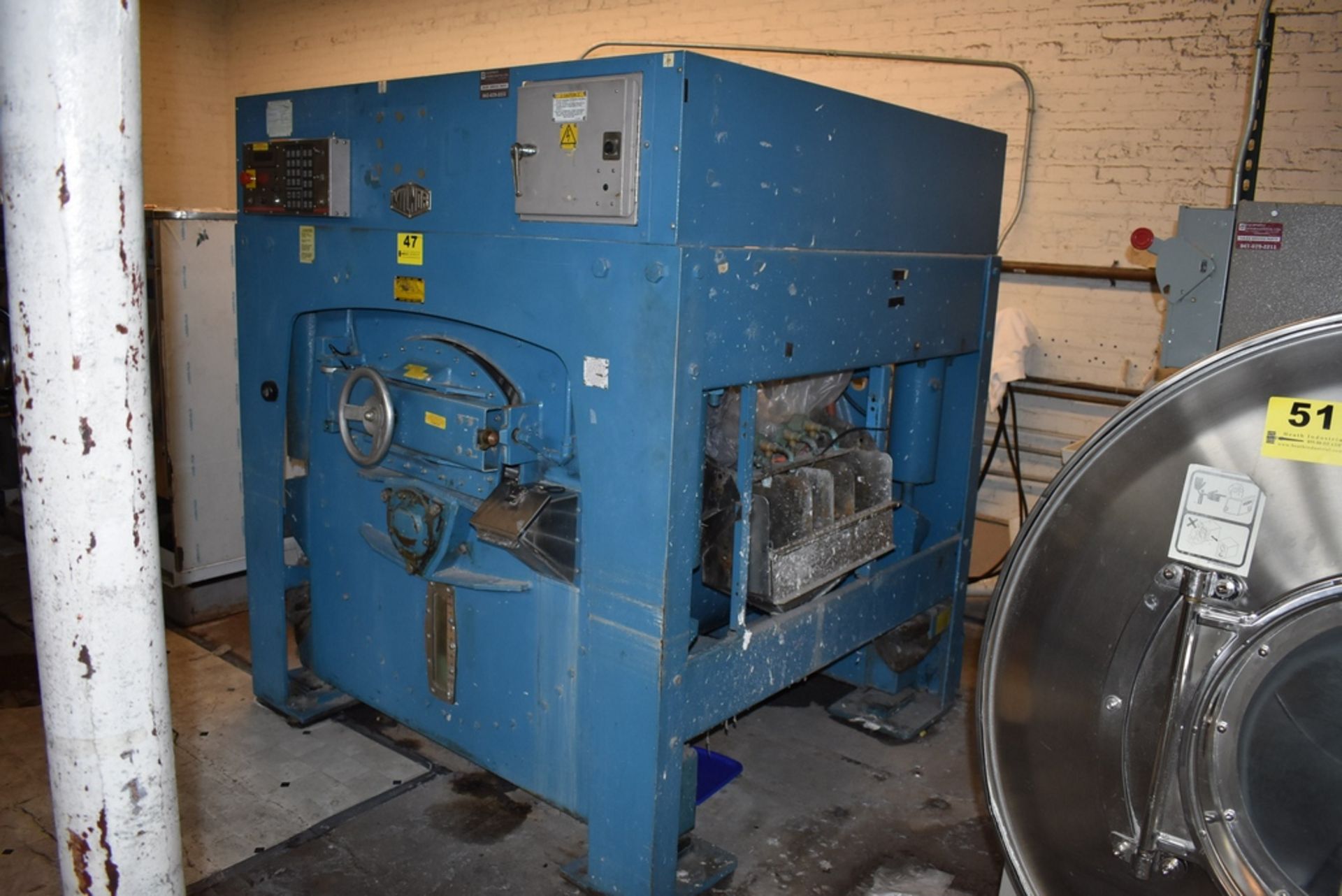 PELLERIN MILNOR 200LB CAP 4244WP2 DIVIDED CYLINDER INDUSTRIAL WASHER S/N: AAV/6296401 (1993)