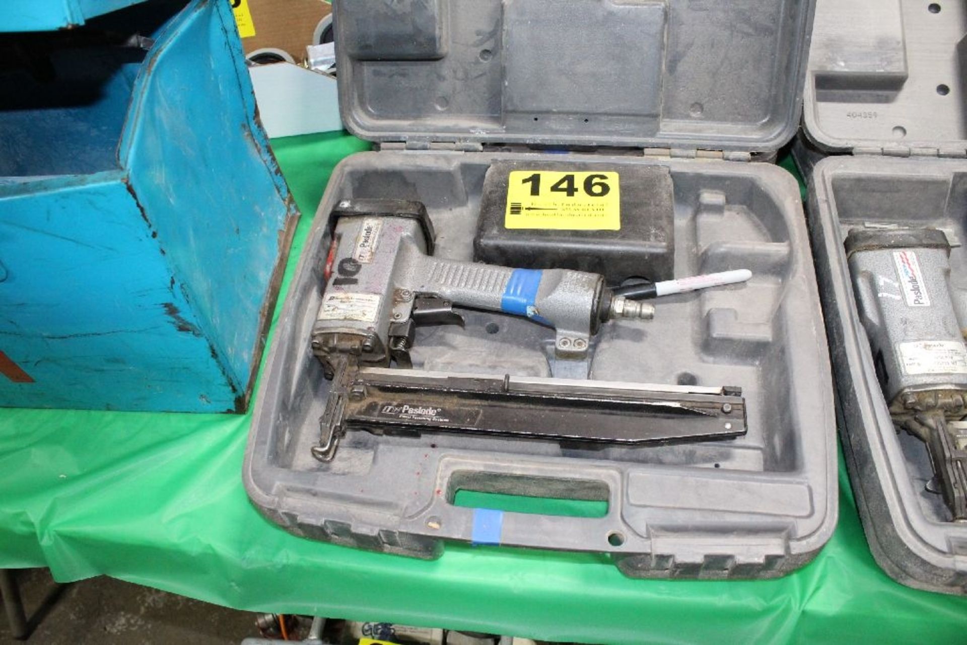 ITW PASLODE MODEL 3250-F16 PNEUMATIC NAILER IN CASE