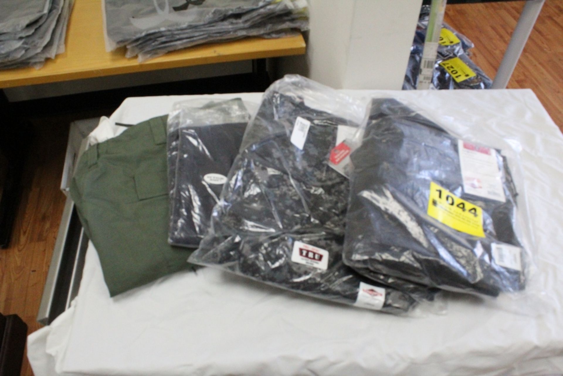 (4) PAIRS OF TRU-SPEC CARGO PANTS, 2XL AND LARGE