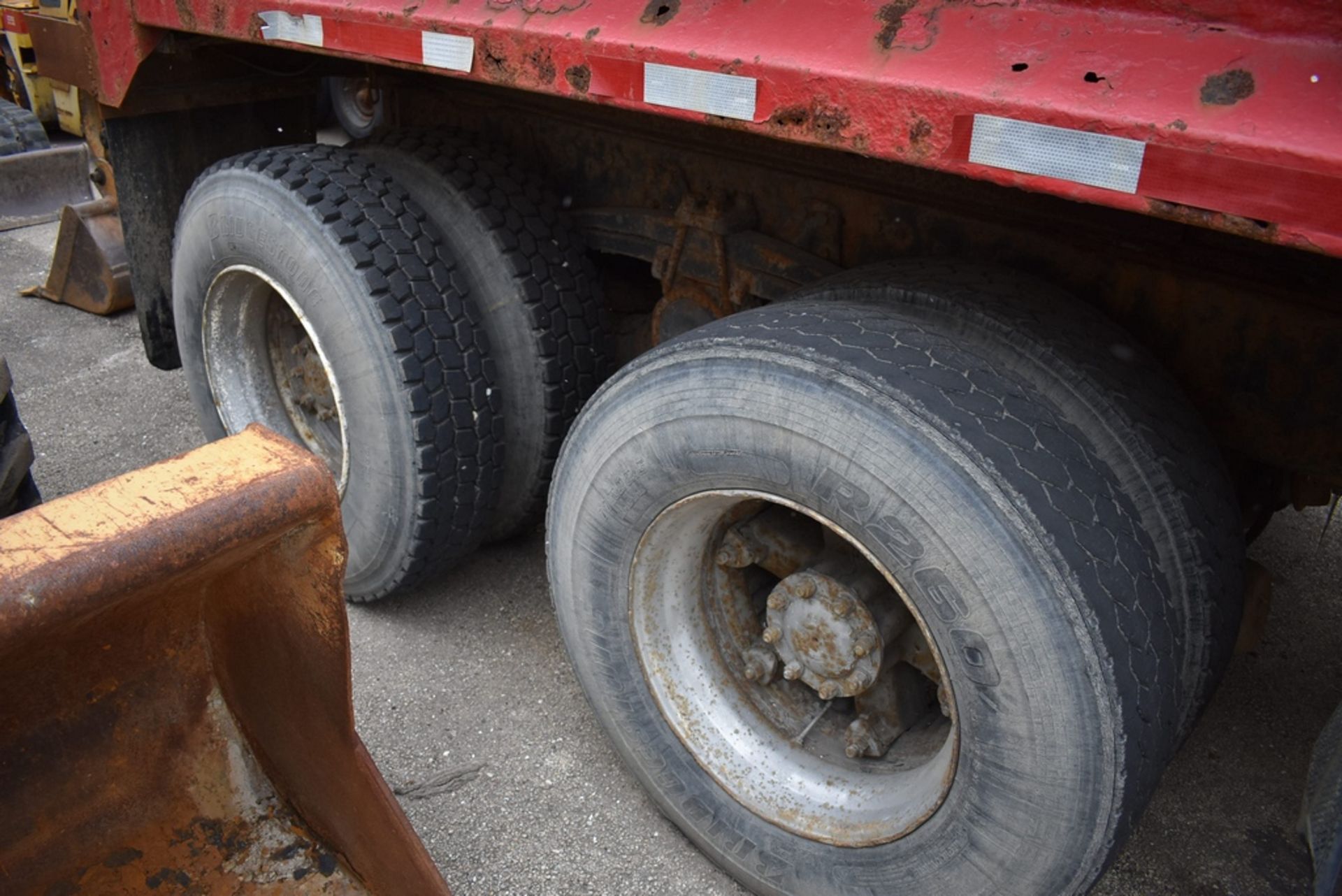 White GMC 16' T/A Dump Truck Vin: 4V2JCBBEXSR836796 (1995) Cat 3306 Diesel, Eaton Fuller 8 Spd, - Image 7 of 24