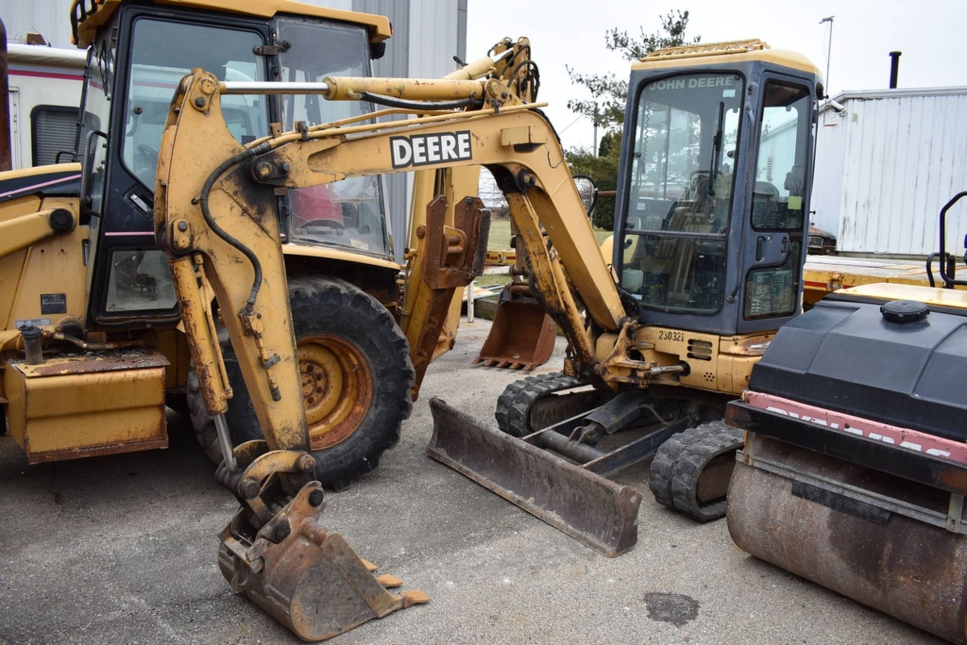 John Deere 35ZTS Mini Excavator S/N: FF035ZX230321 (2000) 24" Digging Bucket, 4' (est) Stick,