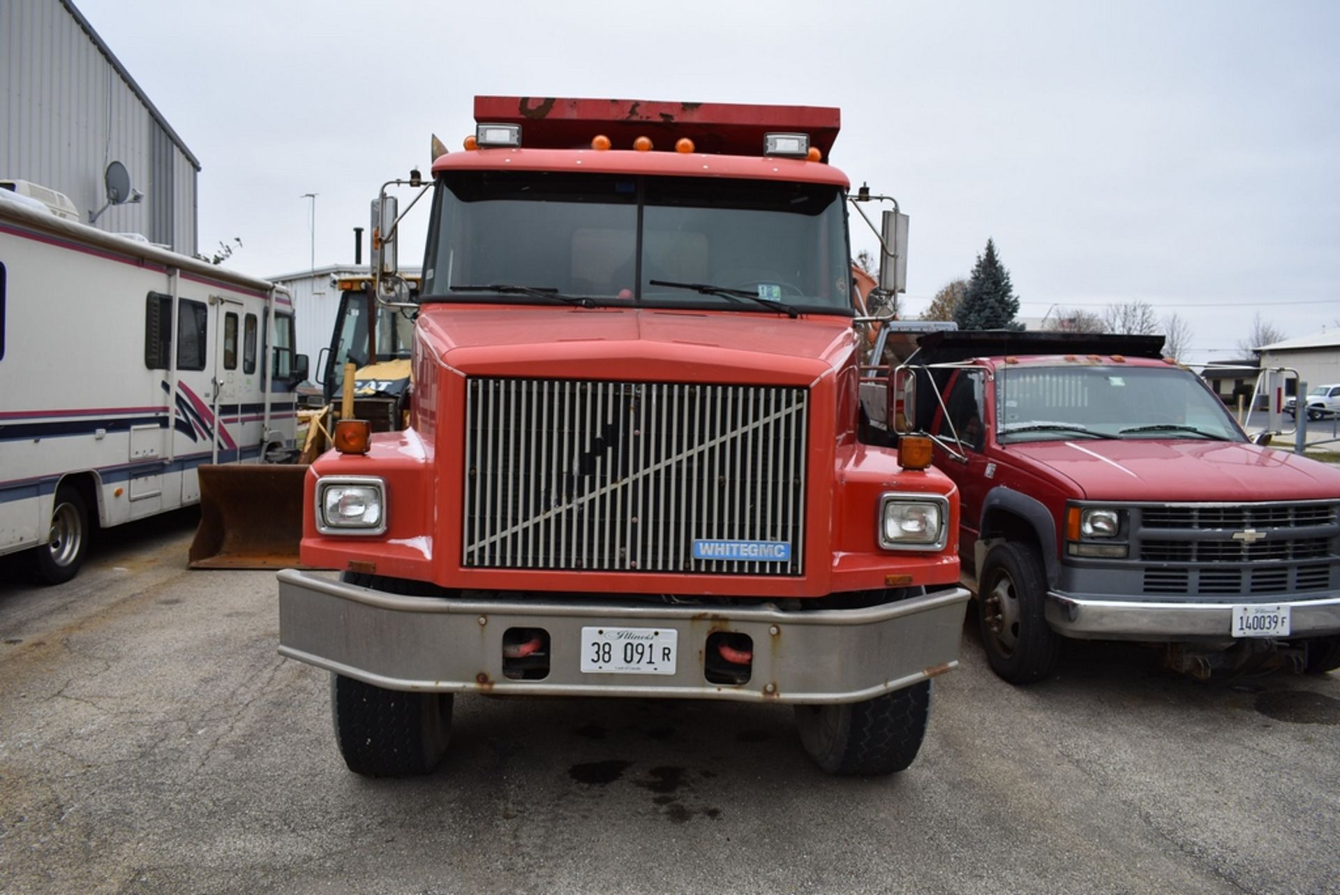 White GMC 16' T/A Dump Truck Vin: 4V2JCBBEXSR836796 (1995) Cat 3306 Diesel, Eaton Fuller 8 Spd, - Image 2 of 24