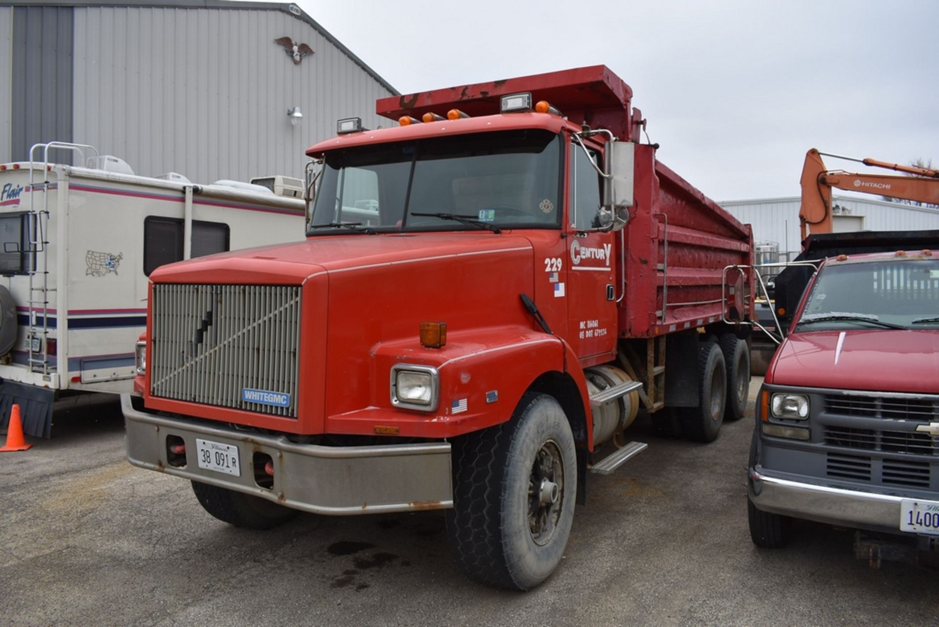 White GMC 16' T/A Dump Truck Vin: 4V2JCBBEXSR836796 (1995) Cat 3306 Diesel, Eaton Fuller 8 Spd,