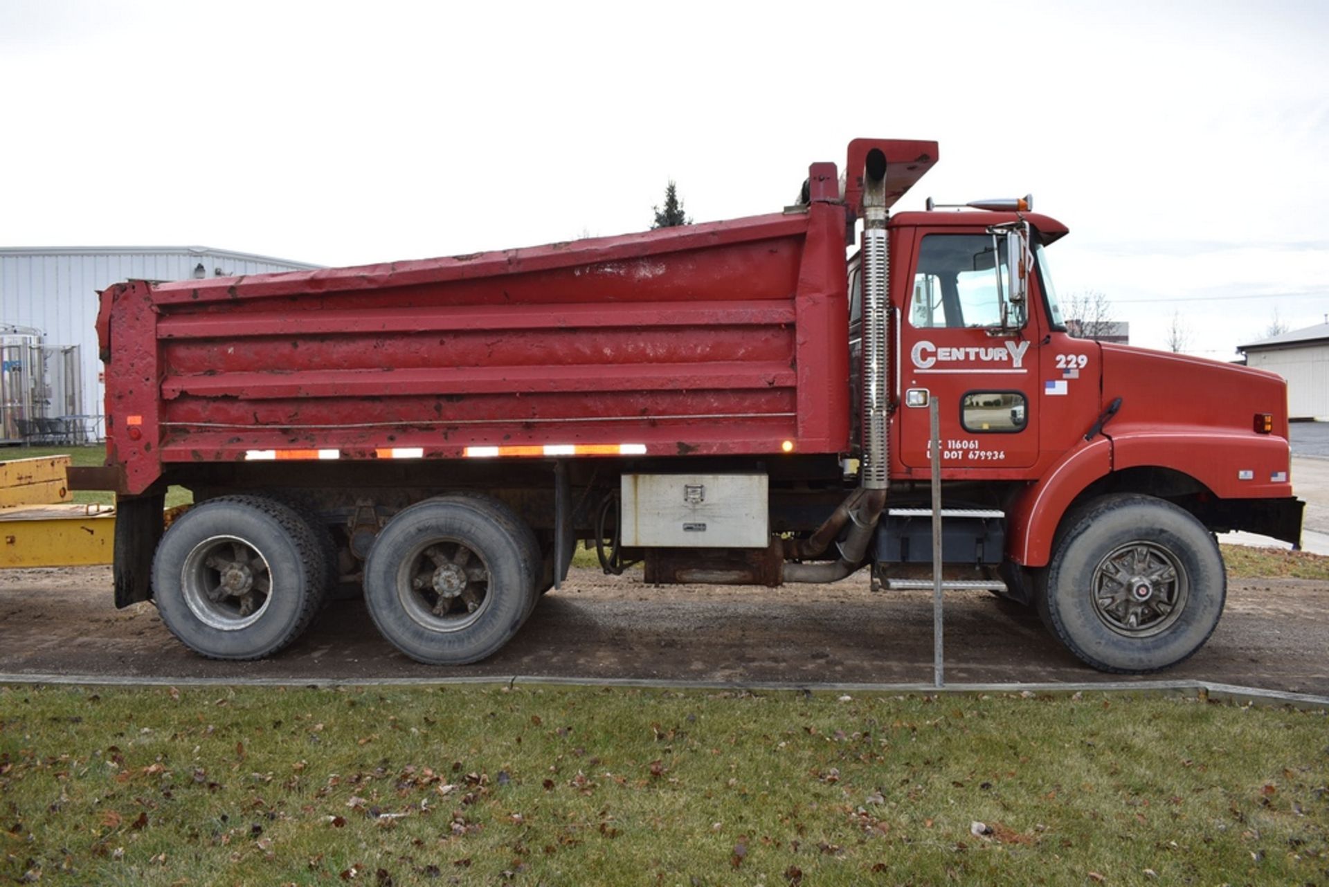 White GMC 16' T/A Dump Truck Vin: 4V2JCBBEXSR836796 (1995) Cat 3306 Diesel, Eaton Fuller 8 Spd, - Image 23 of 24