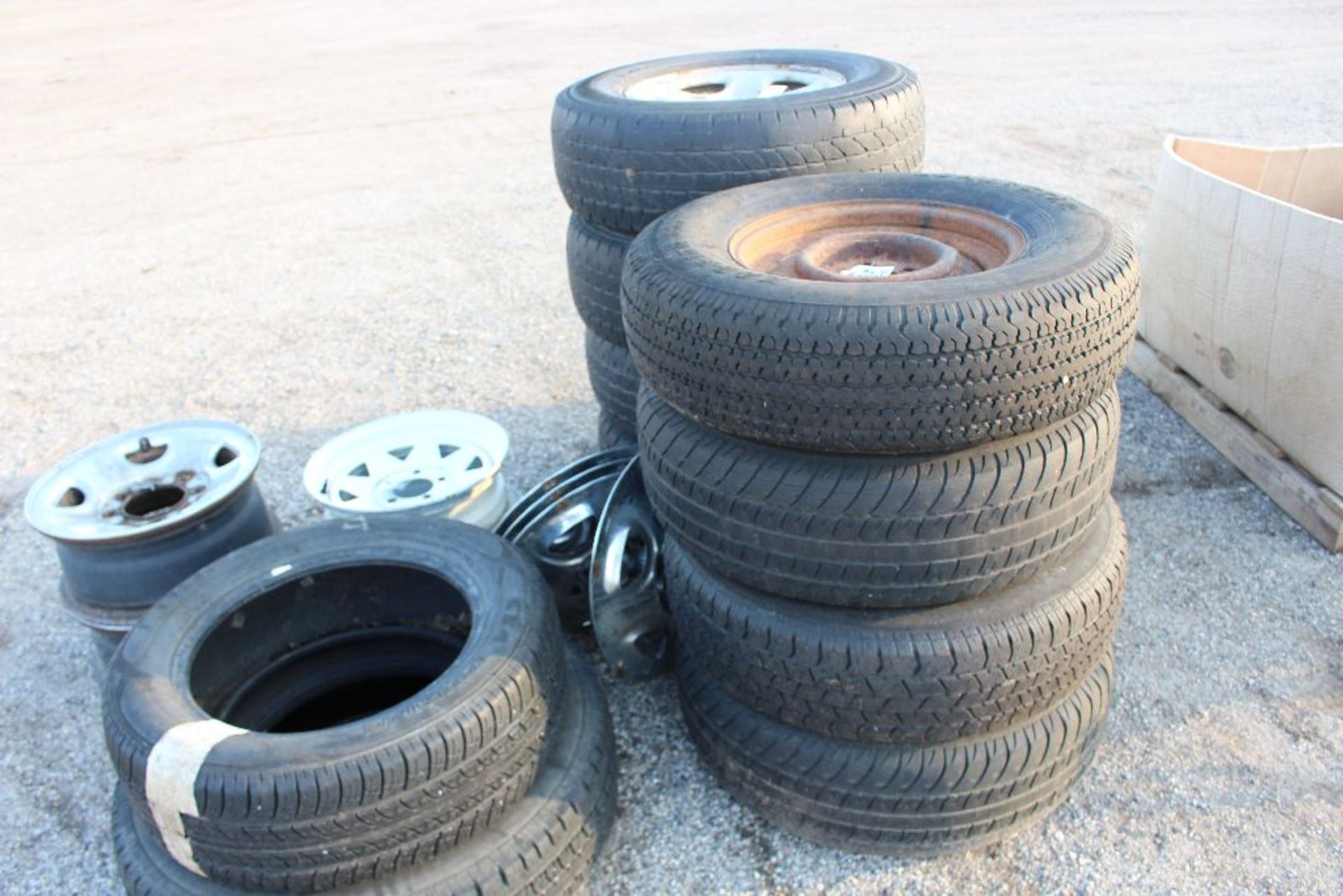 (6) Rims/tires for trailer. Car tire