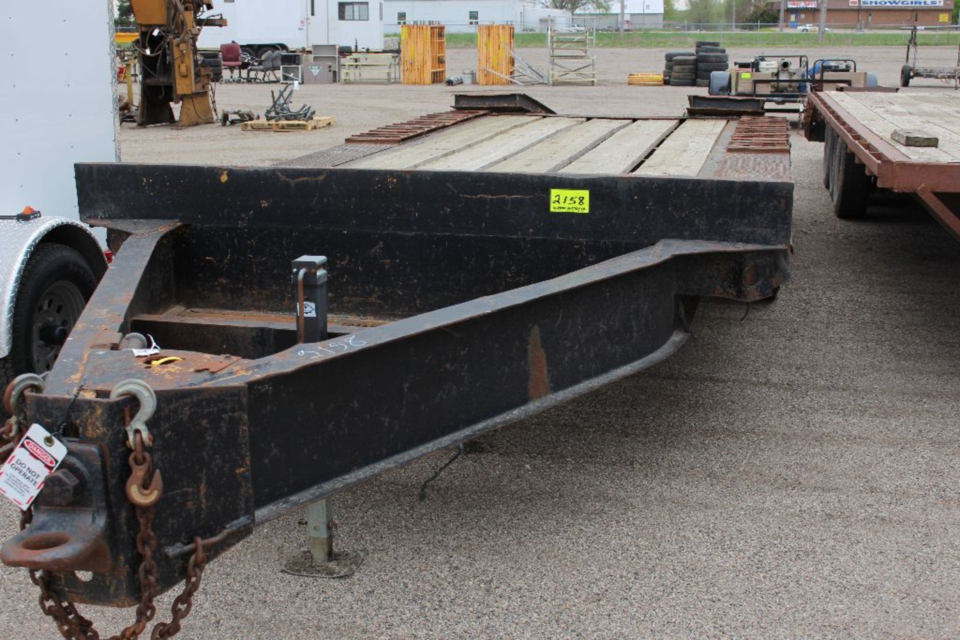 Pentel hitch, 3 axle trailer, w/ramps, 20ft bed. - Image 3 of 3