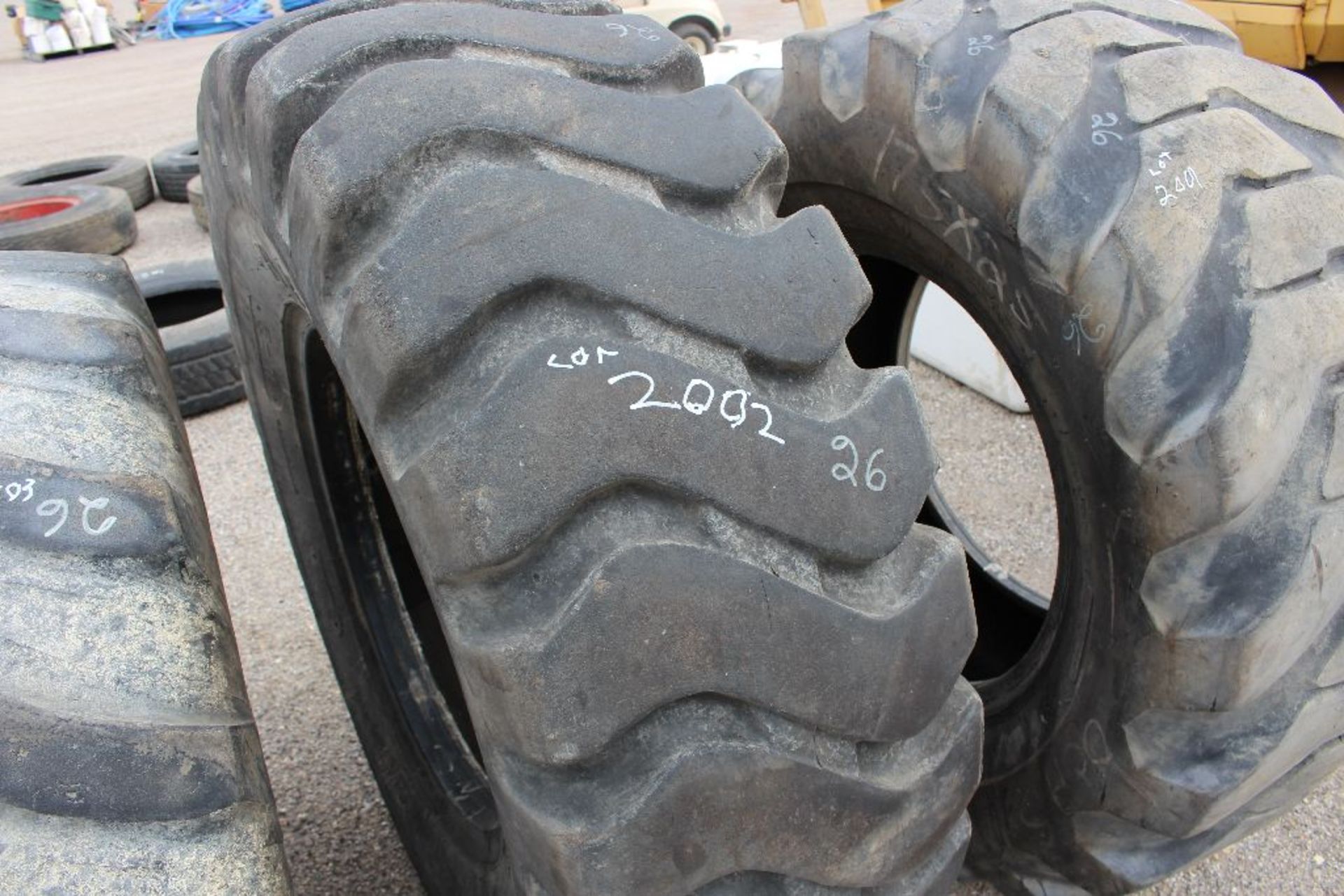 Kumho tractor tire, 17.5-25.