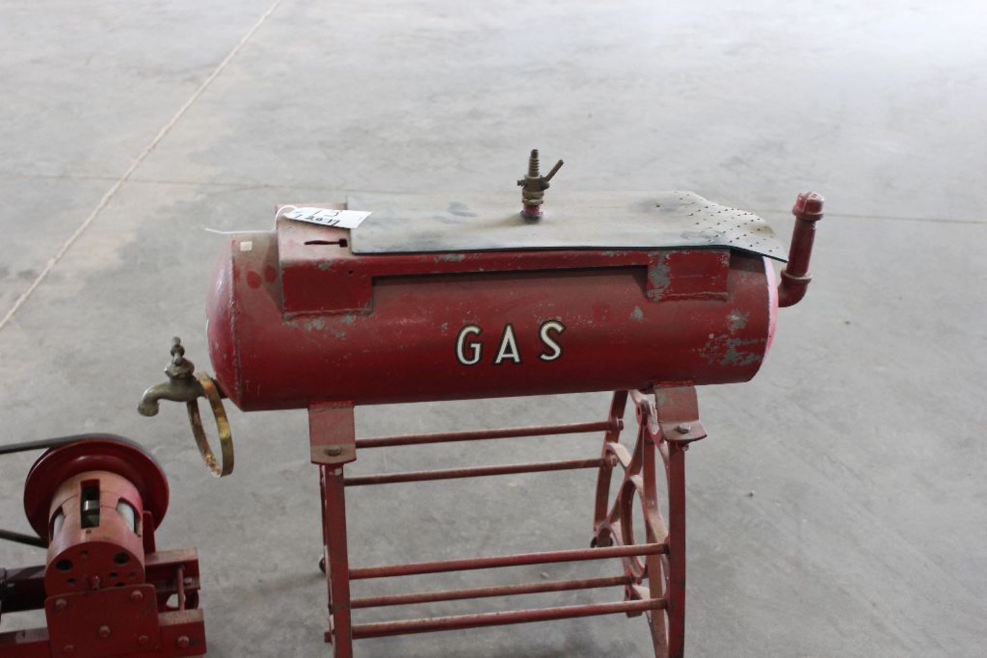 Small engine on trucks w/gas tank mounted on stand. - Image 5 of 7