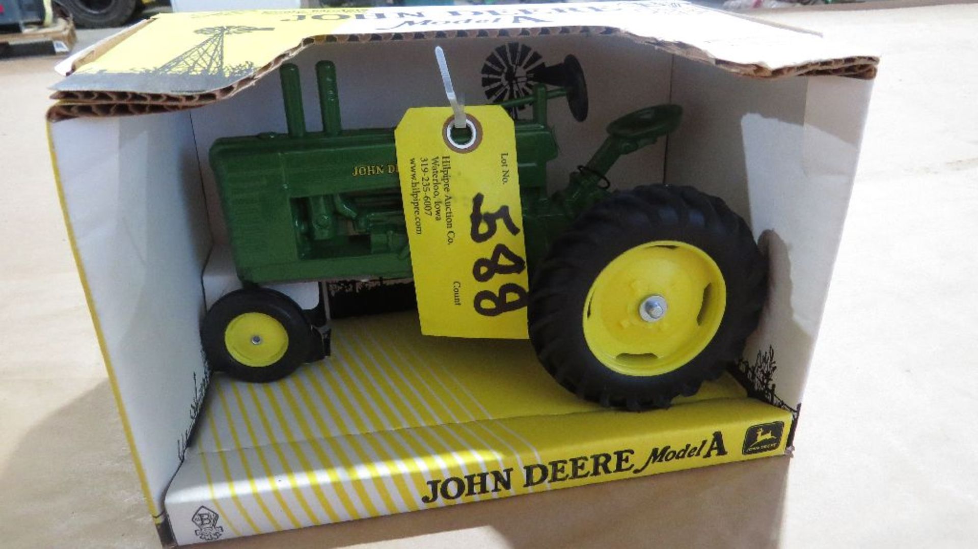 Scale Models John Deere model A, in box, 1/16 scale model.