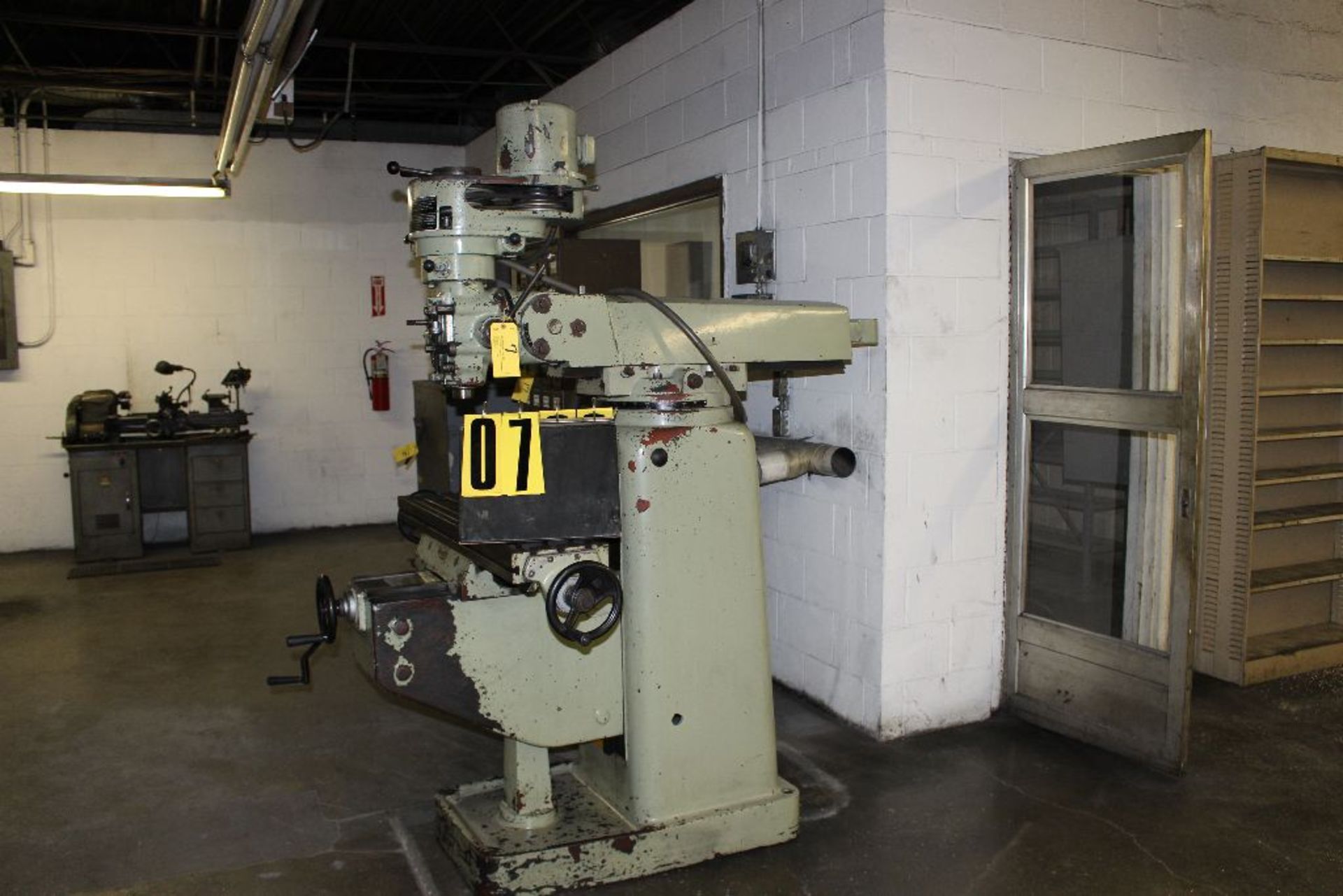 Kent Vertical milling machine, Model KTM-380